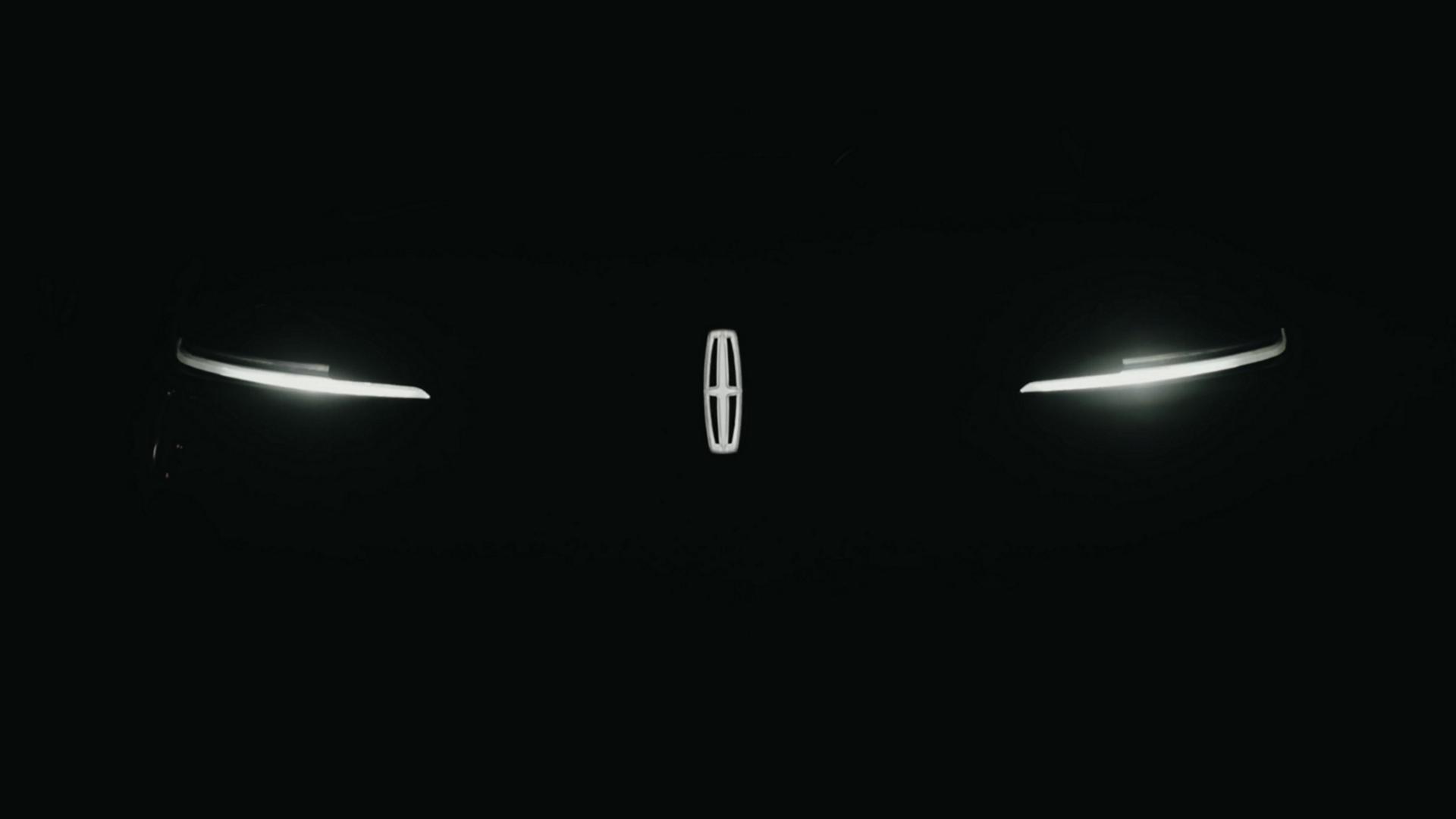 The Lincoln Embrace sequence illuminates on the grille of a 2027 Lincoln Aviator® SUV