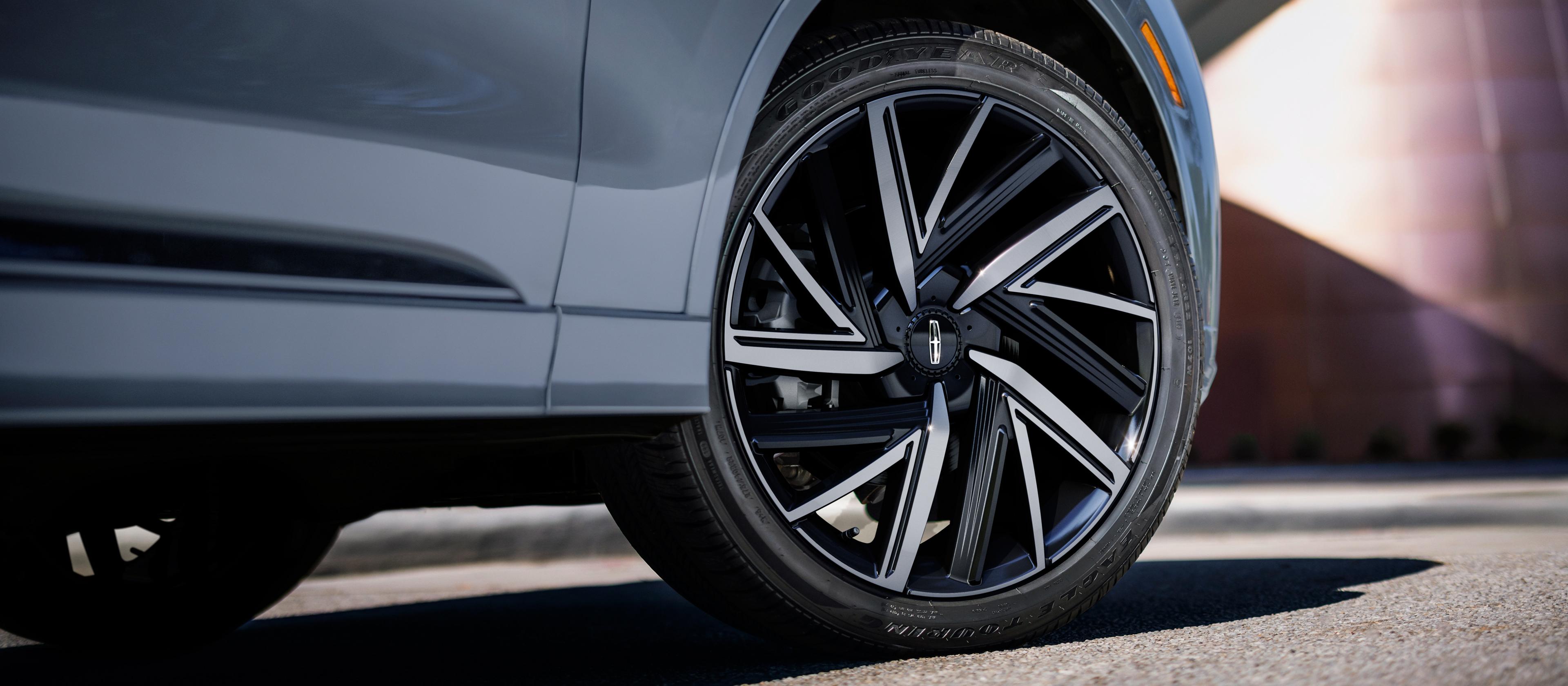 The 22” Bright-Machined Aluminum Wheels with Ebony Painted Pocket are shown on a 2026 Lincoln Black Label Aviator® model