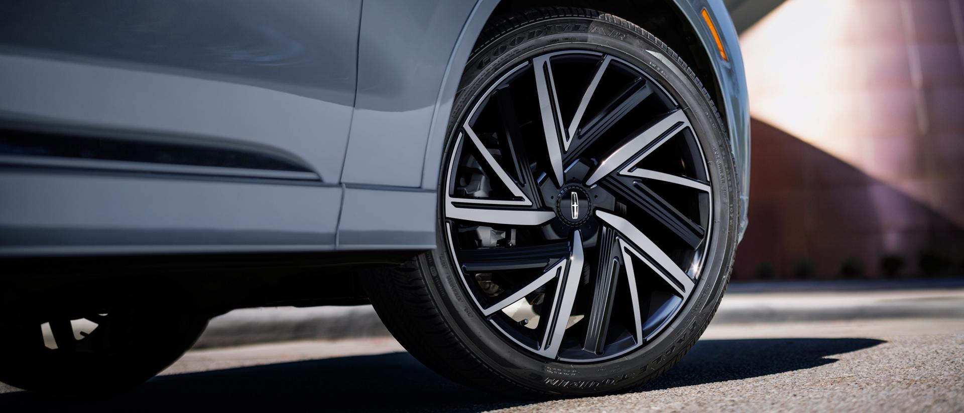 The 22” Bright-Machined Aluminum Wheels with Ebony Painted Pocket are shown on a 2026 Lincoln Black Label Aviator® model