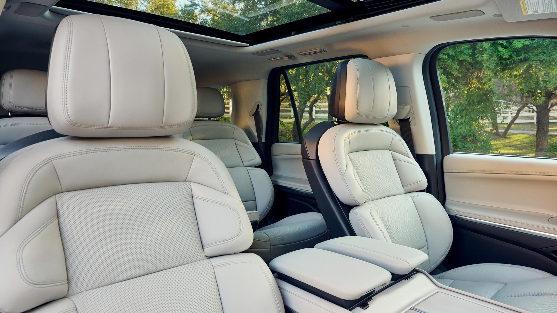 El interior ingeniosamente diseñado de la Lincoln Navigator Premiere 2026