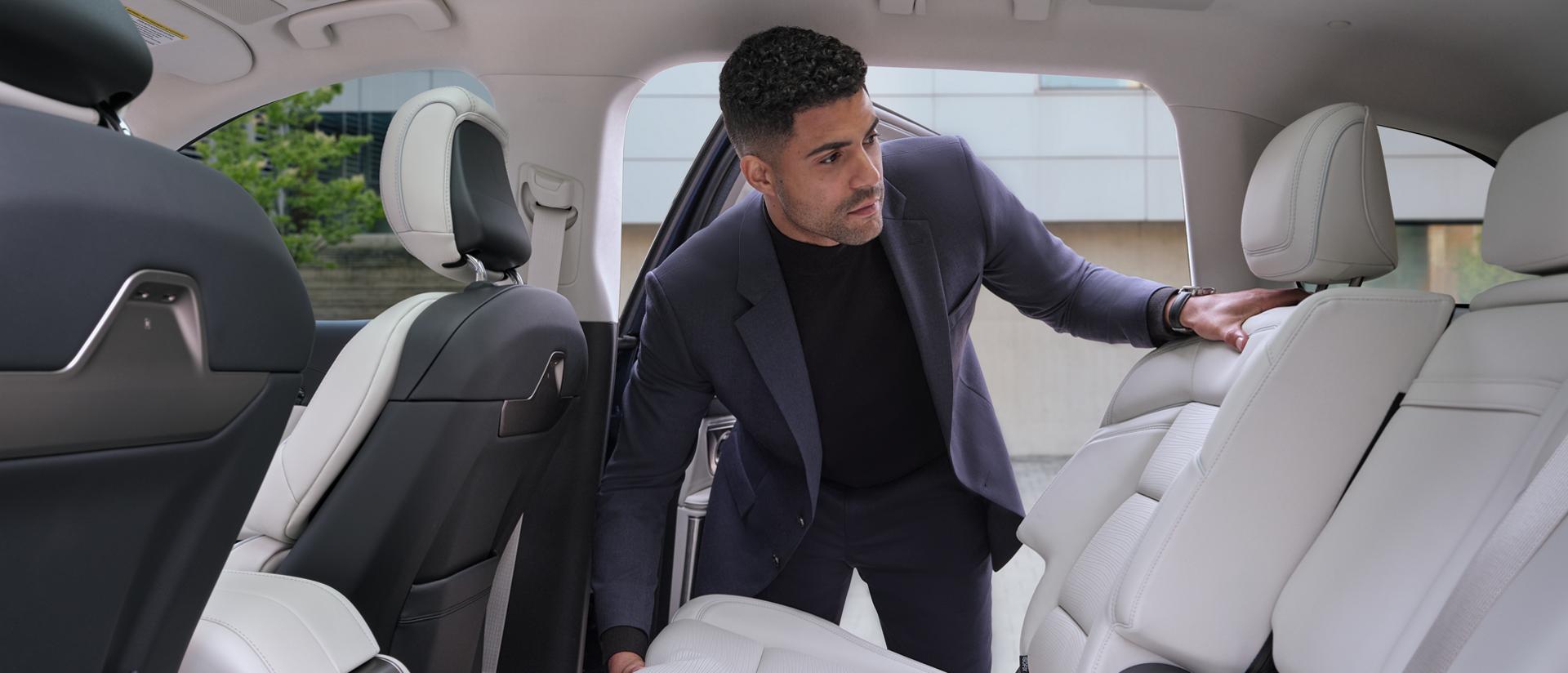 La espaciosa segunda fila dentro de la SUV Lincoln Nautilus® 2027