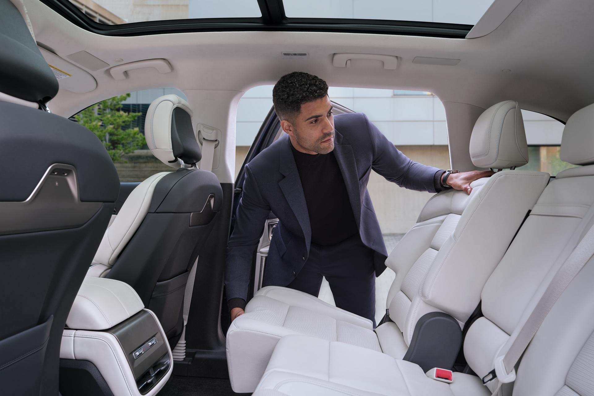 La espaciosa segunda fila dentro de la SUV Lincoln Nautilus® 2027