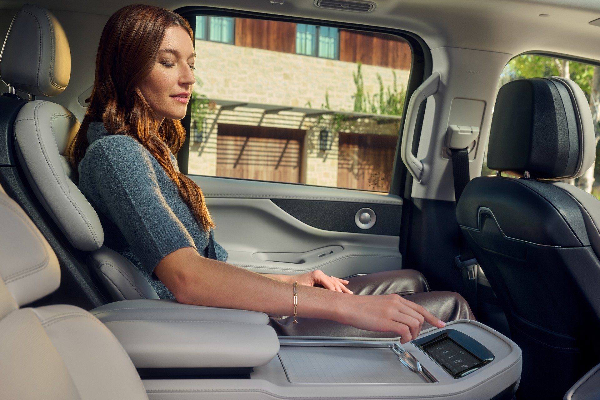 Lincoln Navigator second-row captain's chairs