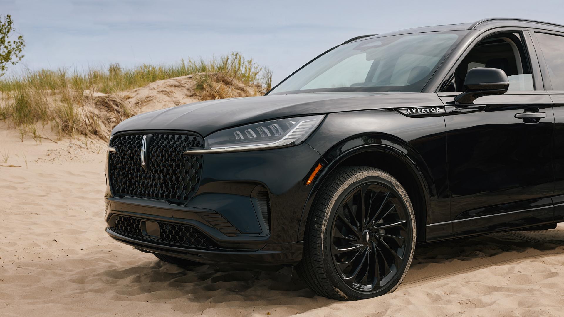 A 2027 Lincoln Aviator® SUV with the available Jet Appearance Package