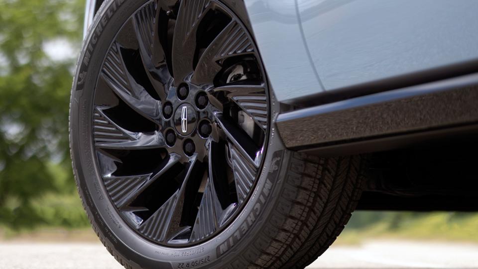 The 22" High Gloss Ebony Black Aluminum Wheel, included with available Jet Appearance Package on a 2026 Navigator® Reserve