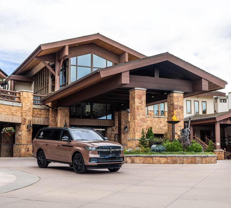 A 2026 Lincoln Navigator® parked in front of Utah’s Stein Eriksen Lodge