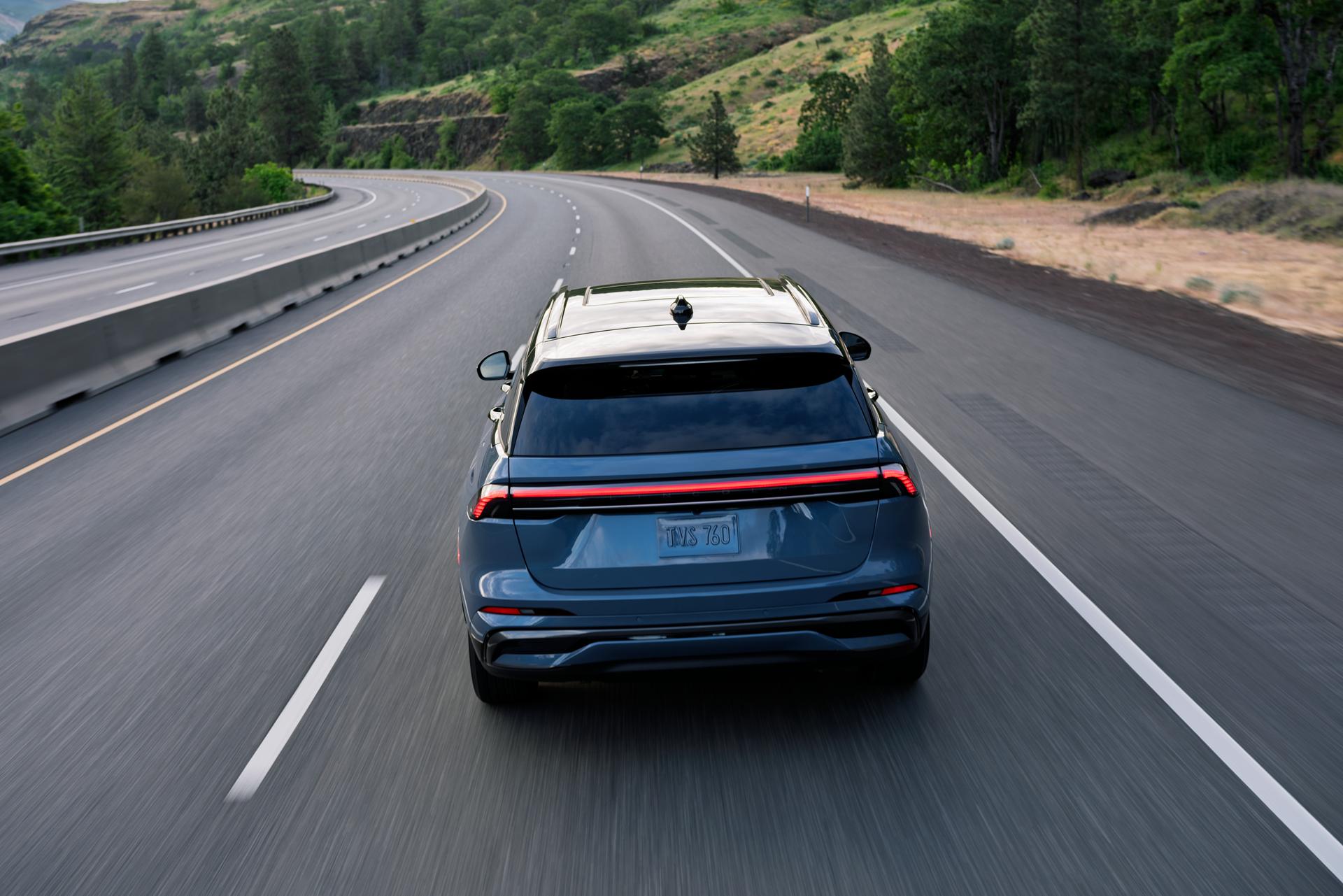 LED lighting spans the rear liftgate of a 2026 Lincoln Black Label Nautilus® SUV