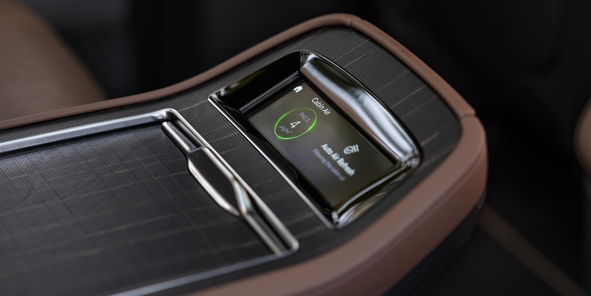The second row console in a 2027 Lincoln Navigator® SUV shows Auto Air Refresh on screen
