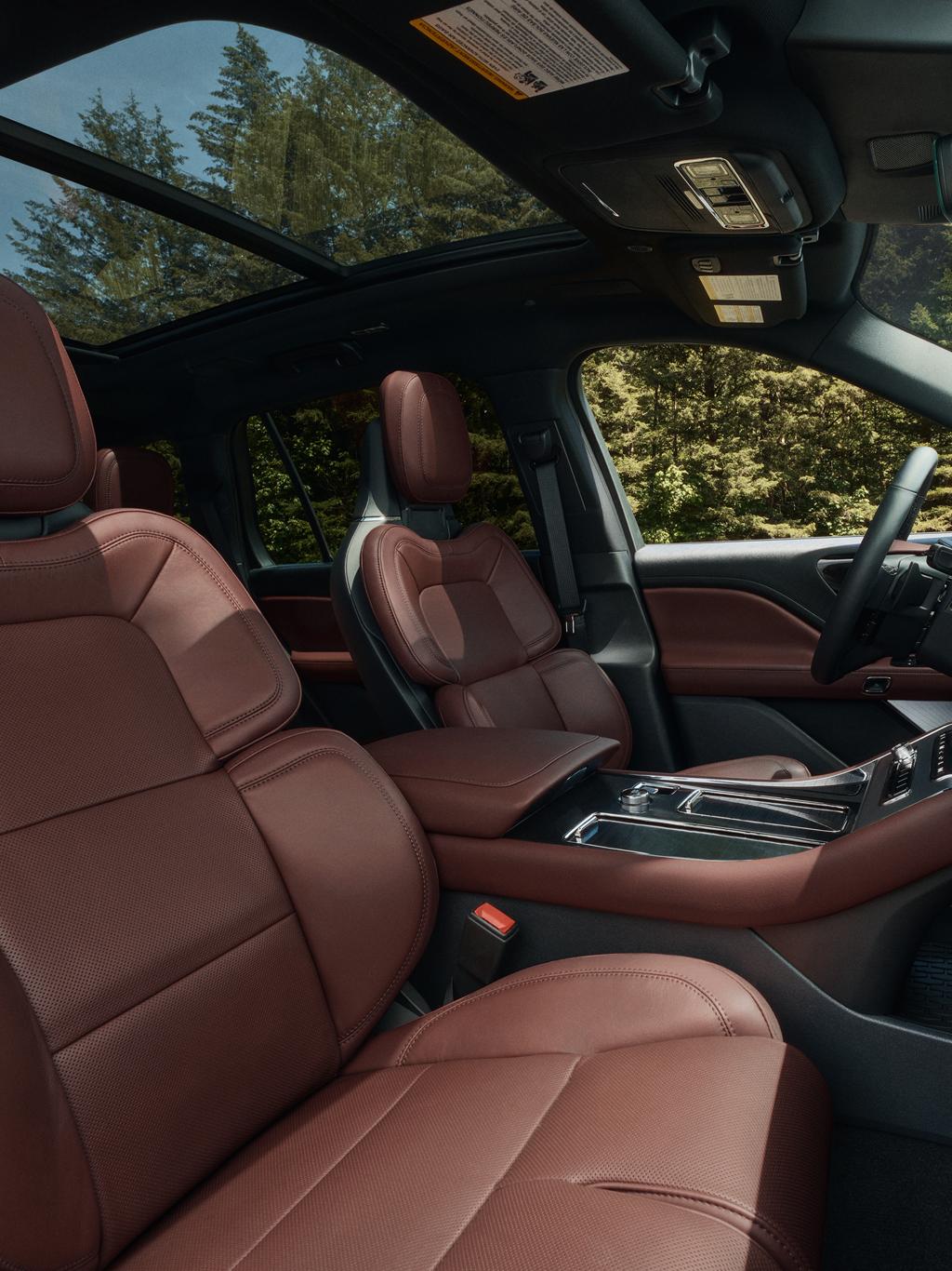 The perfect position front seats inside the 2025 Lincoln Aviator®