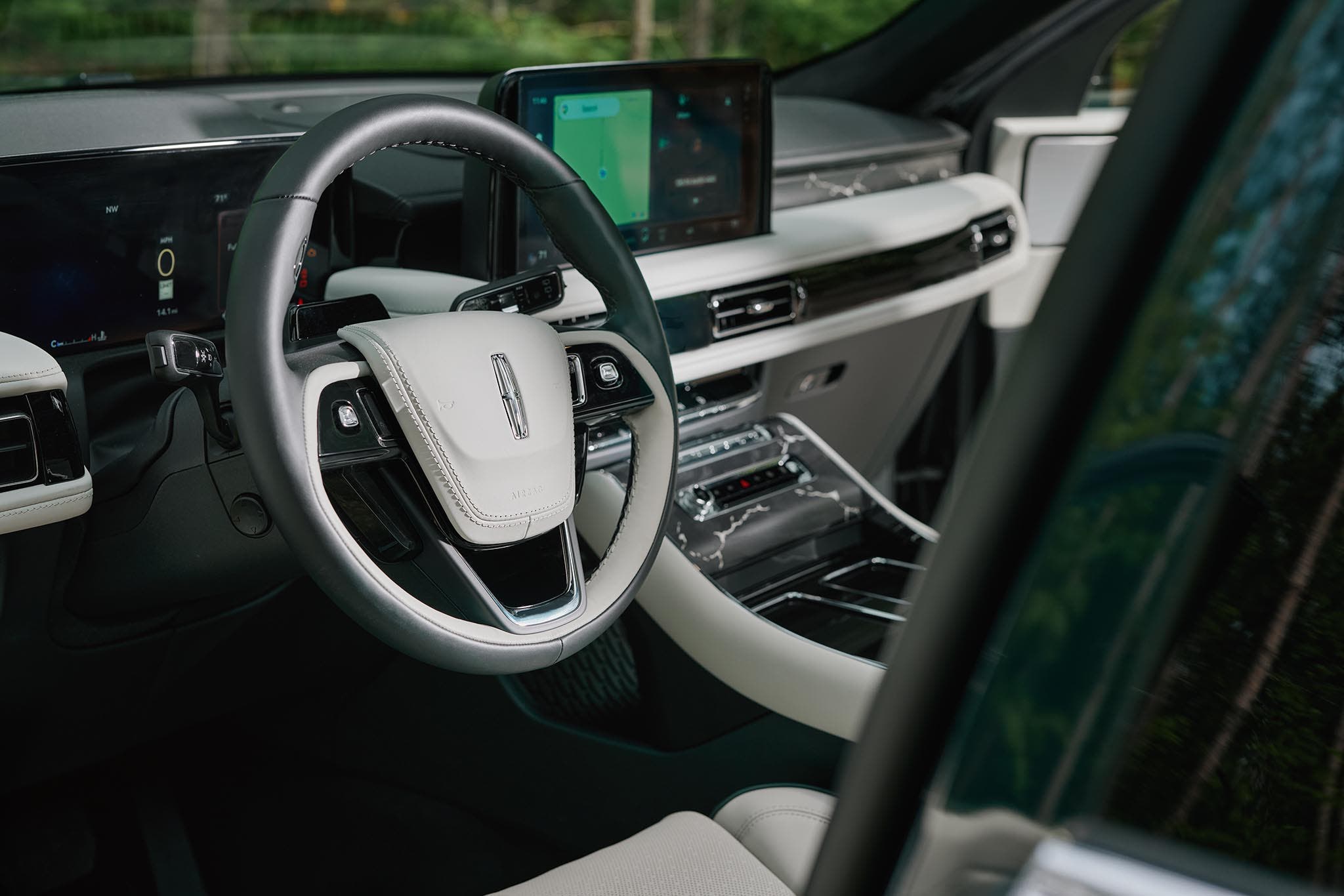 Lincoln Aviator Dashboard