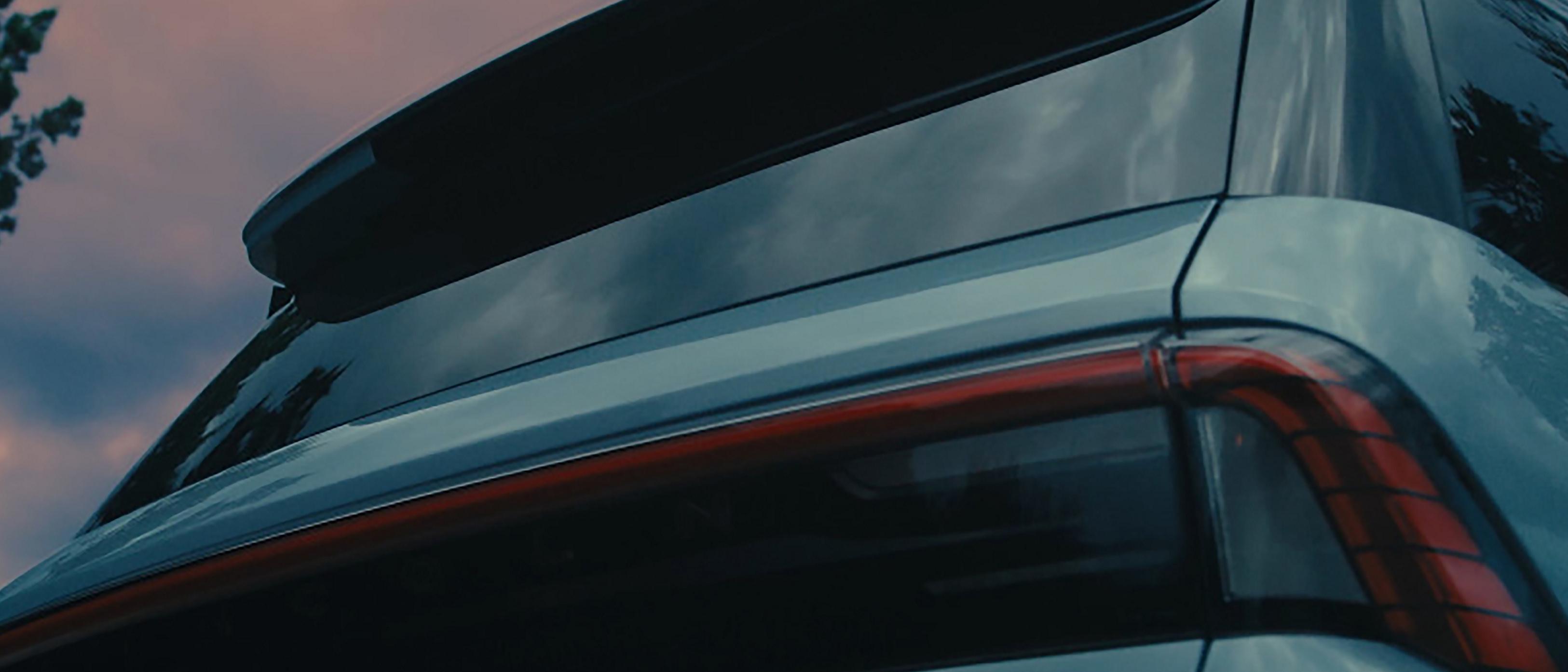 The rear Lincoln Embrace lighting sequence cuts to the front headlamps illuminated on a 2026 Lincoln Navigator®