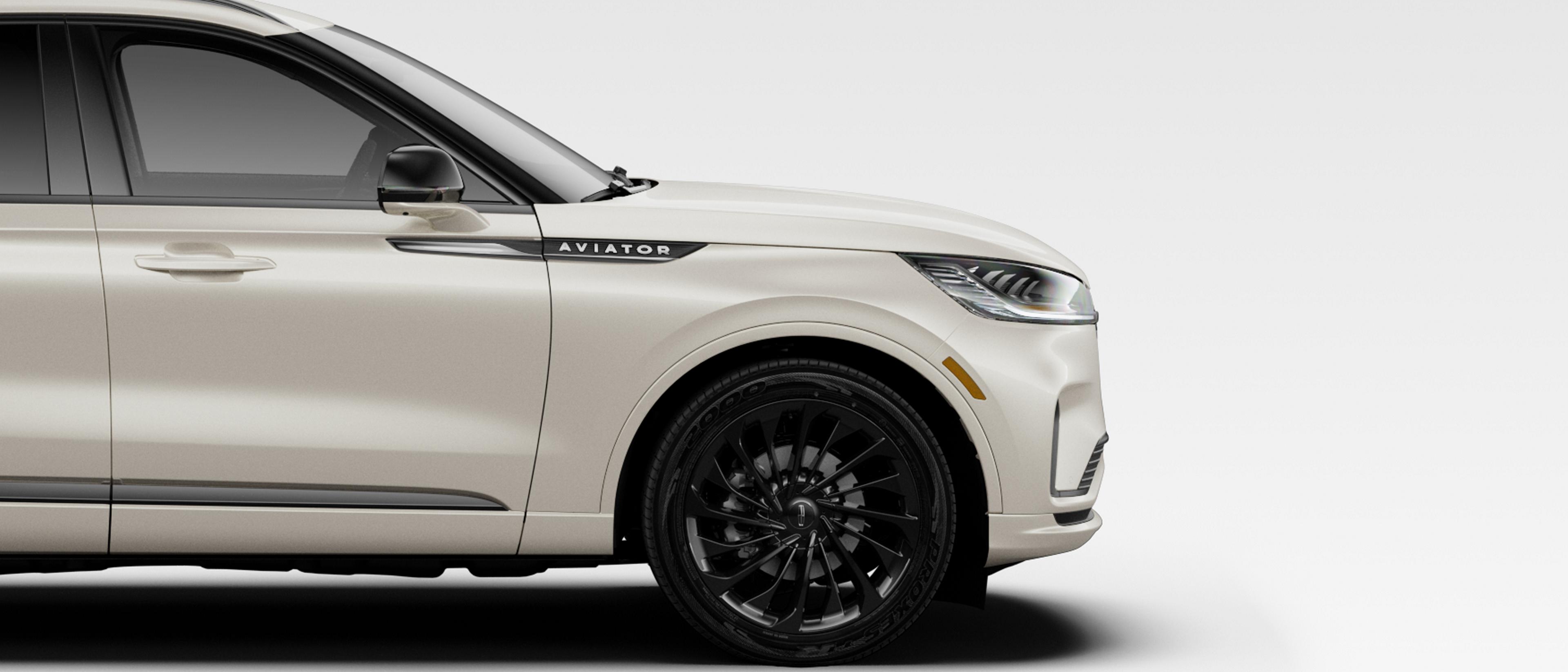  The 22" black-painted aluminum wheel