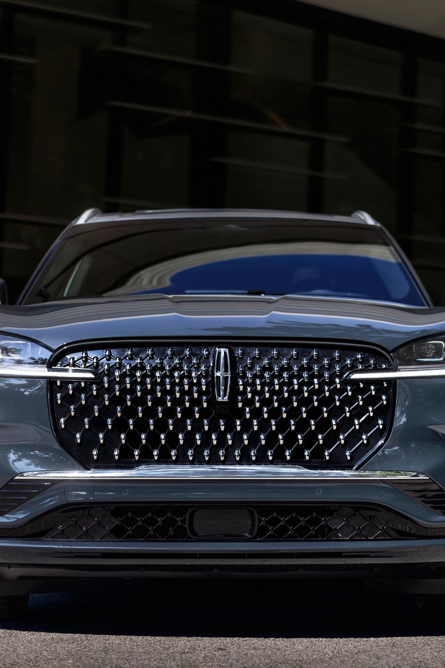 The dazzling grille of a 2026 Lincoln Black Label Aviator® SUV sparkles in the sunlight