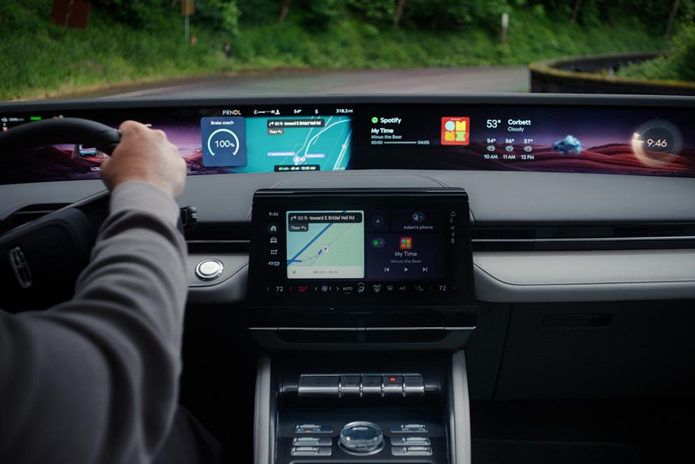 Vista interior de la pantalla táctil central de una SUV Lincoln Nautilus® 2026