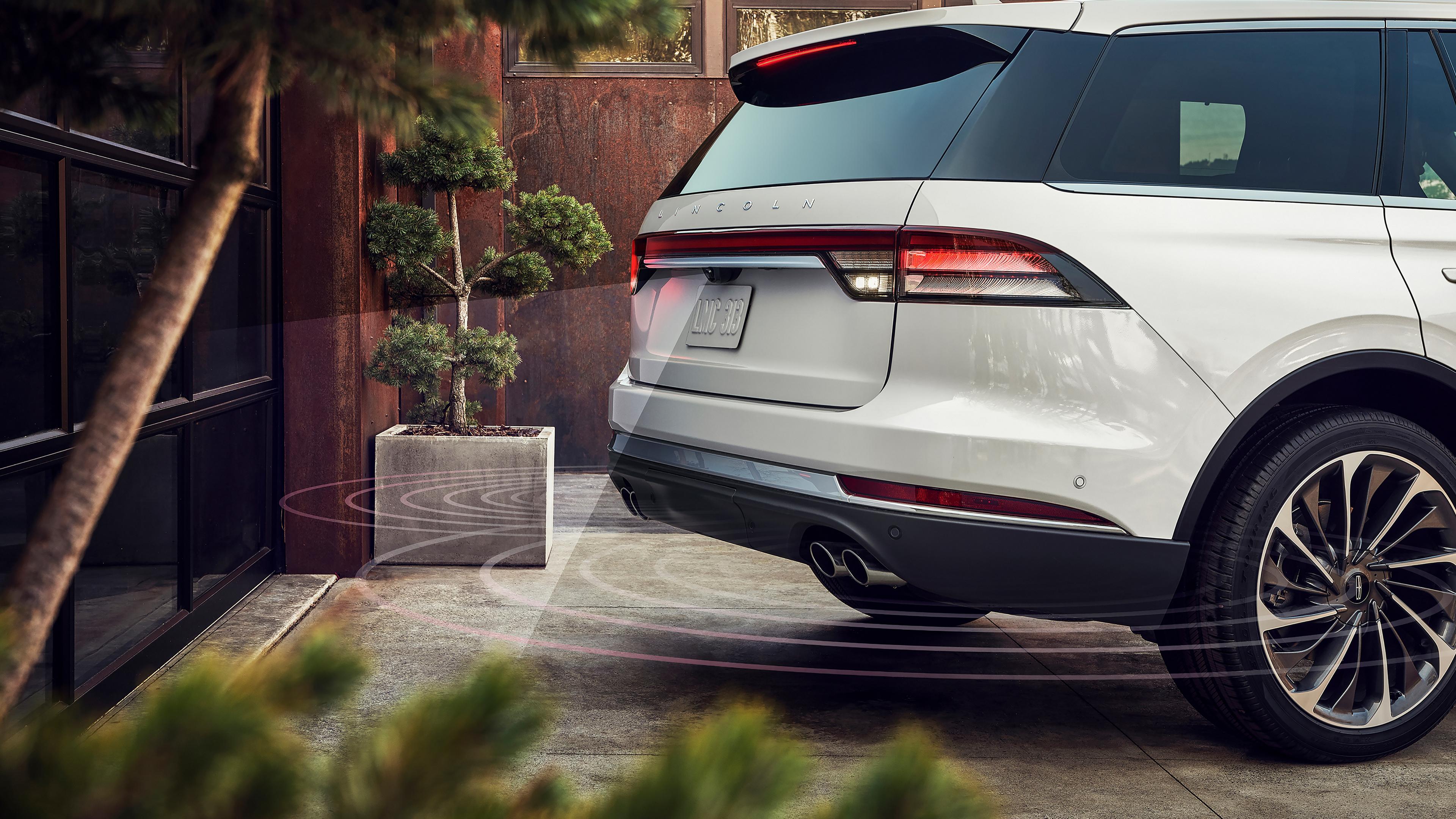 A 2027 Lincoln Aviator® SUV is being backed in towards a garage