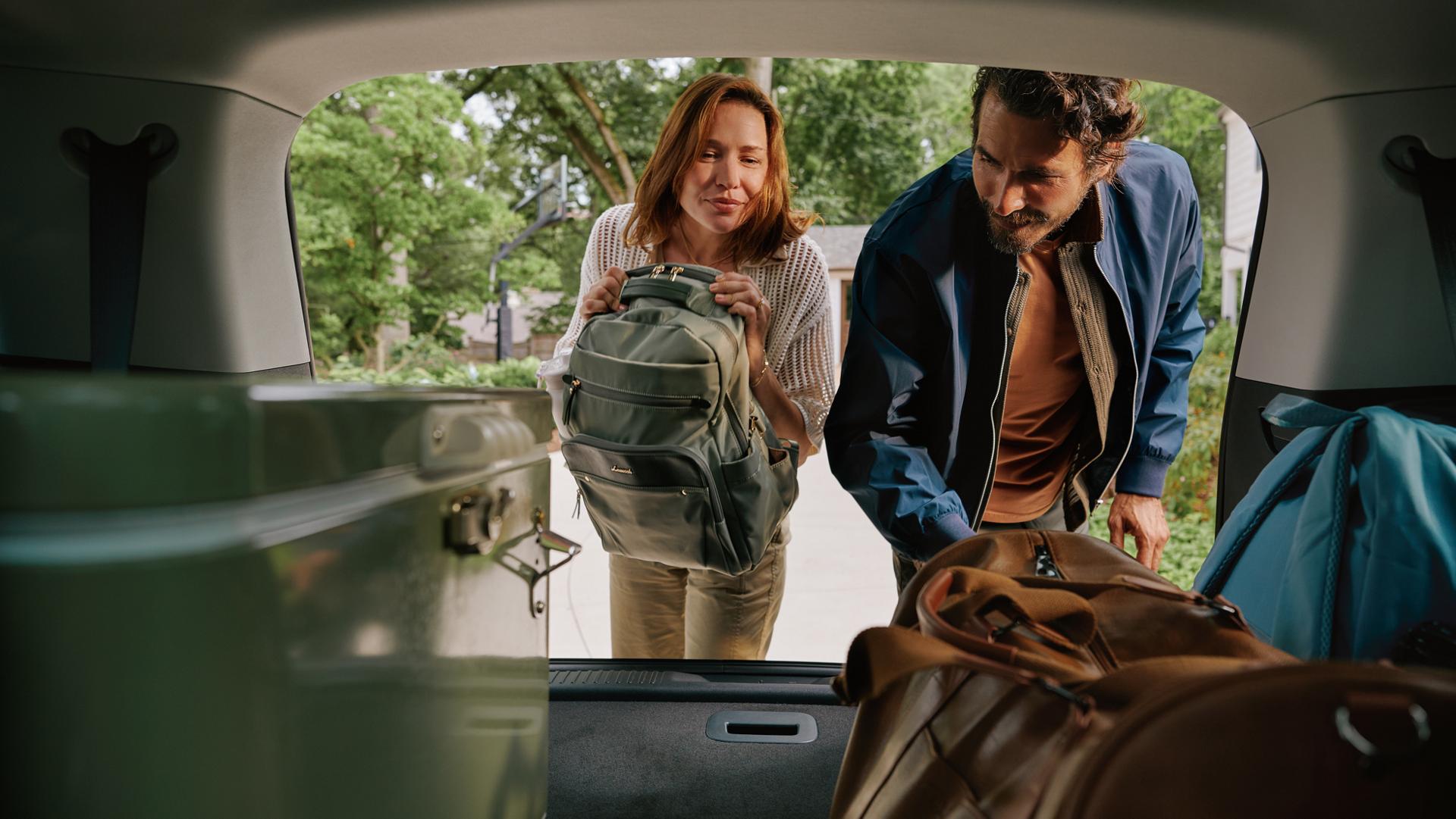 The driver of a 2027 Lincoln Aviator® SUV opens the liftgate from the center touchscreen