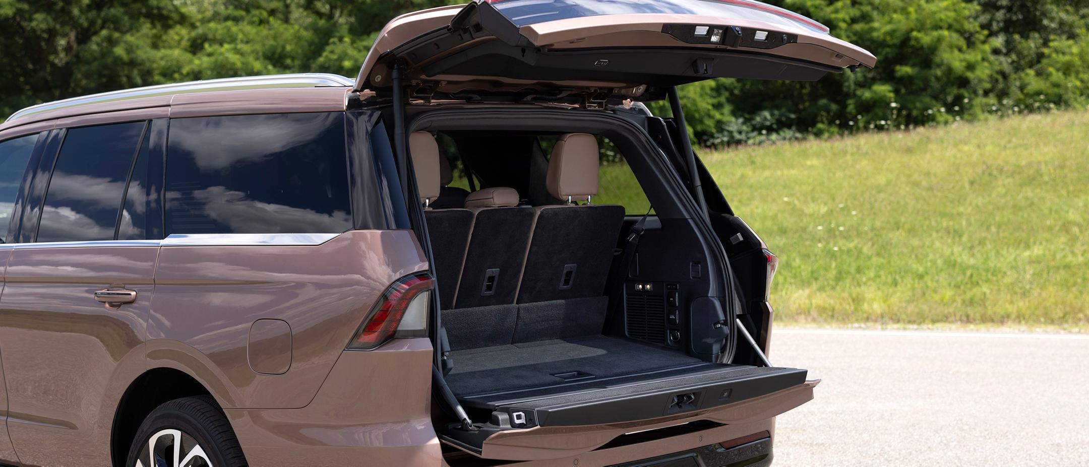 The Lincoln Split Gate open showcases the spaciousness of the cargo area.