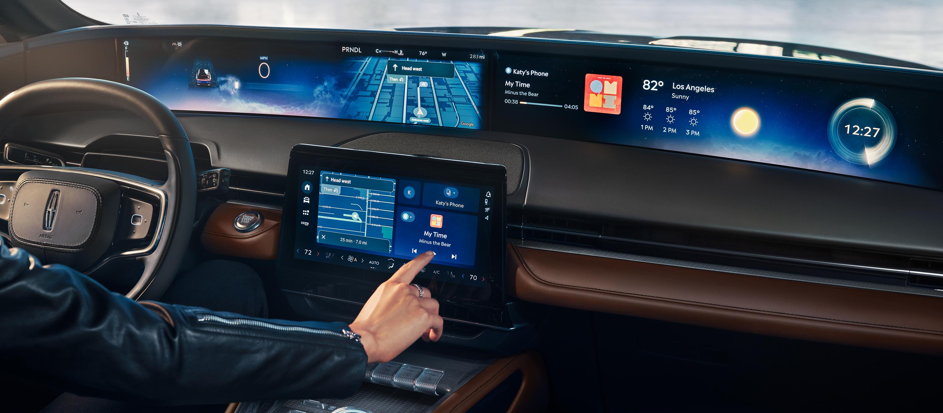 El conductor tiene fácil acceso a toda la gama de características de la experiencia digital de Lincoln