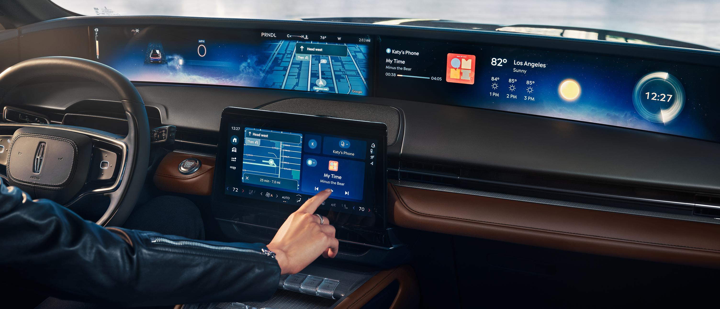 El conductor tiene fácil acceso a toda la gama de características de la experiencia digital de Lincoln