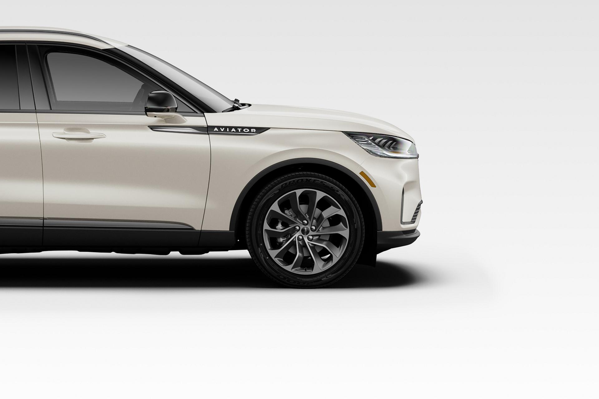 The optional 21" bright-machined aluminum wheel of the 2027 Lincoln Aviator® SUV