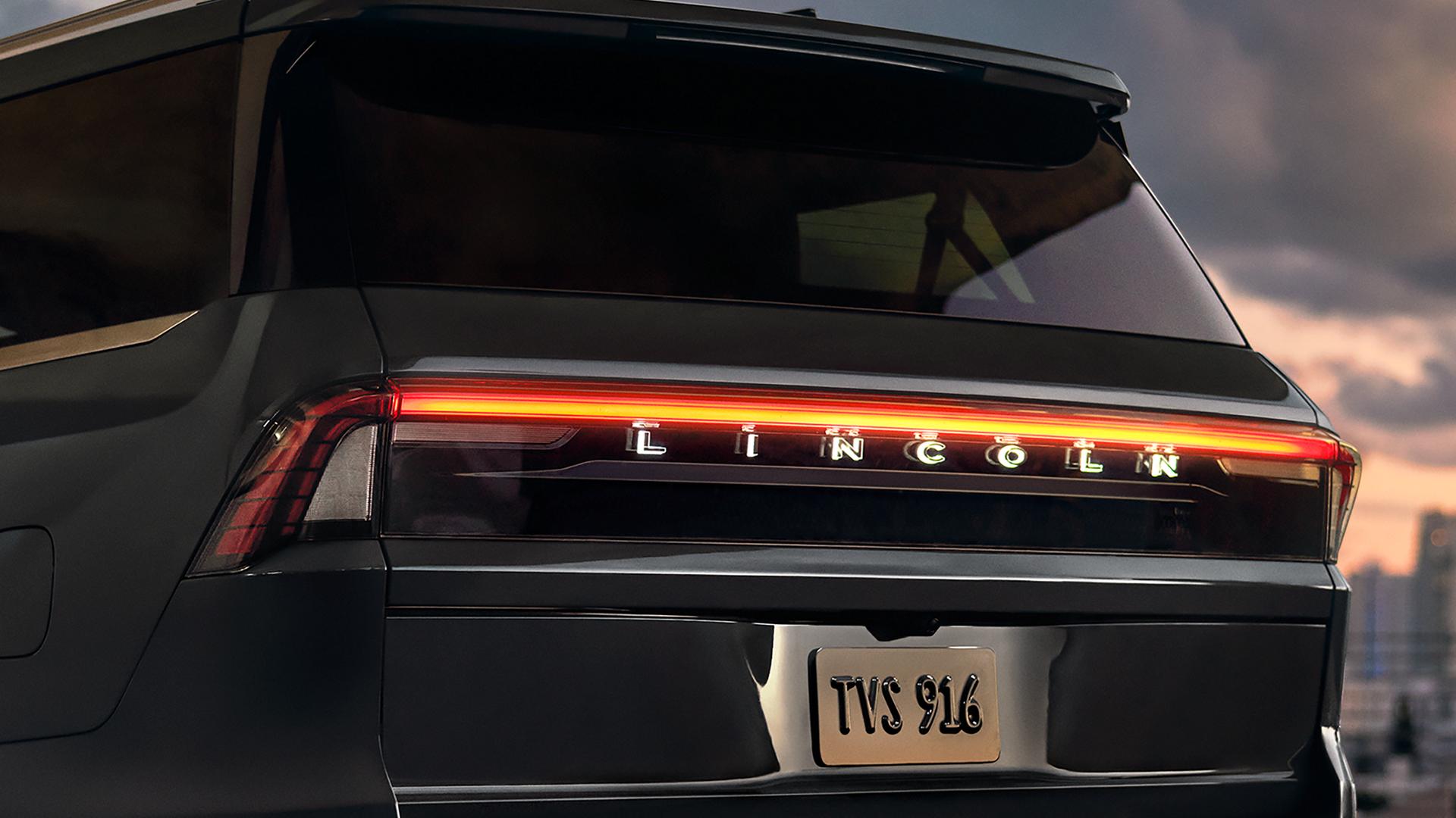 A head on view of a 2027 Lincoln Navigator® SUV
