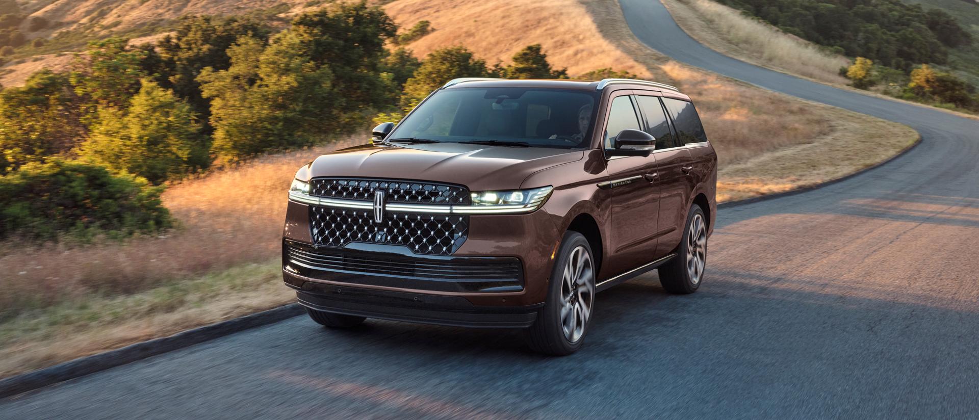 La Lincoln Navigator 2027 circulando por la carretera