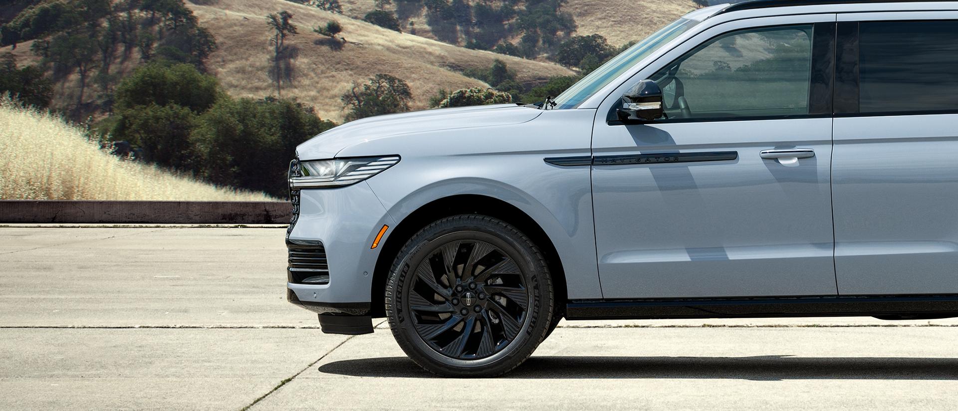 The 22" High-Gloss Ebony Aluminum Wheel
