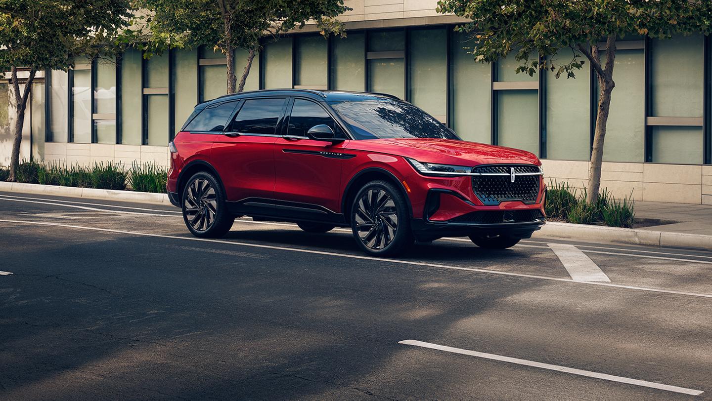 The Lincoln Nautilus® SUV parked on a city street
