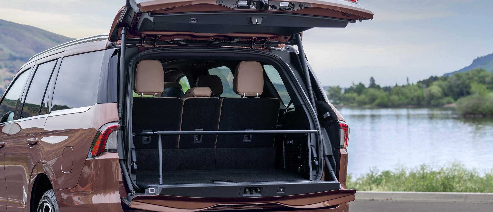 The available Cargo Tailgate Manager has been converted into a table in the cargo area