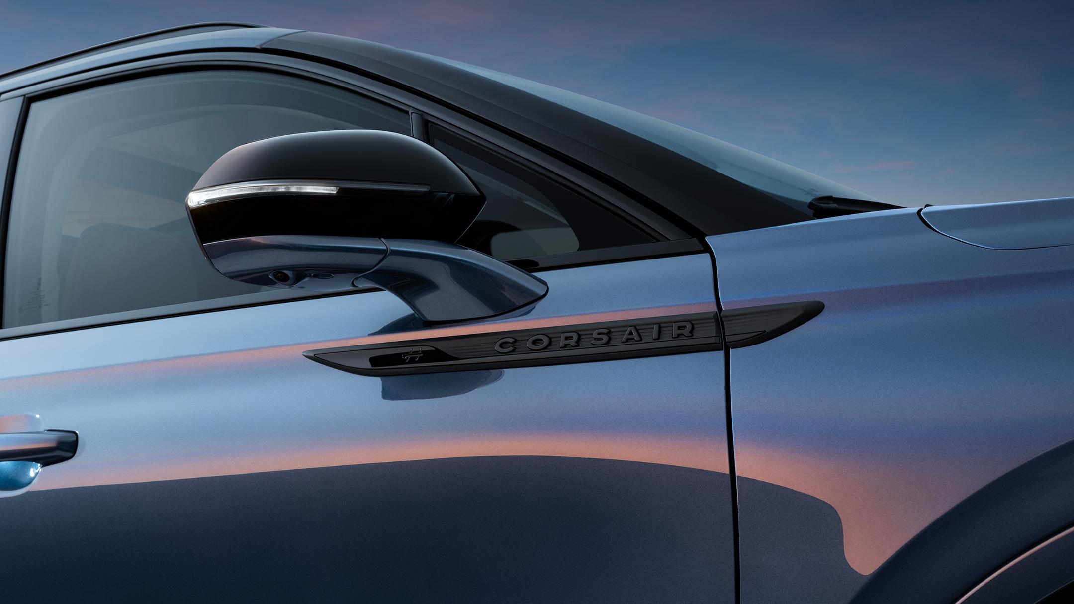 Un primer plano extremo del exterior de la Lincoln Corsair.