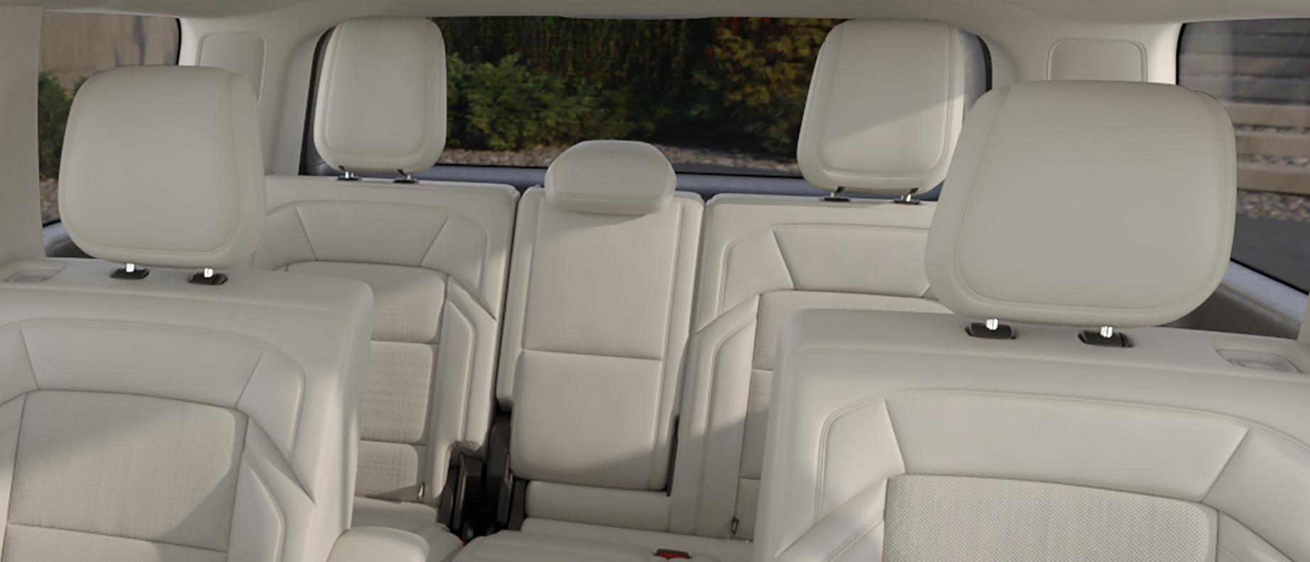 The rear of a 2027 Lincoln Navigator® SUV with the rear split gate open