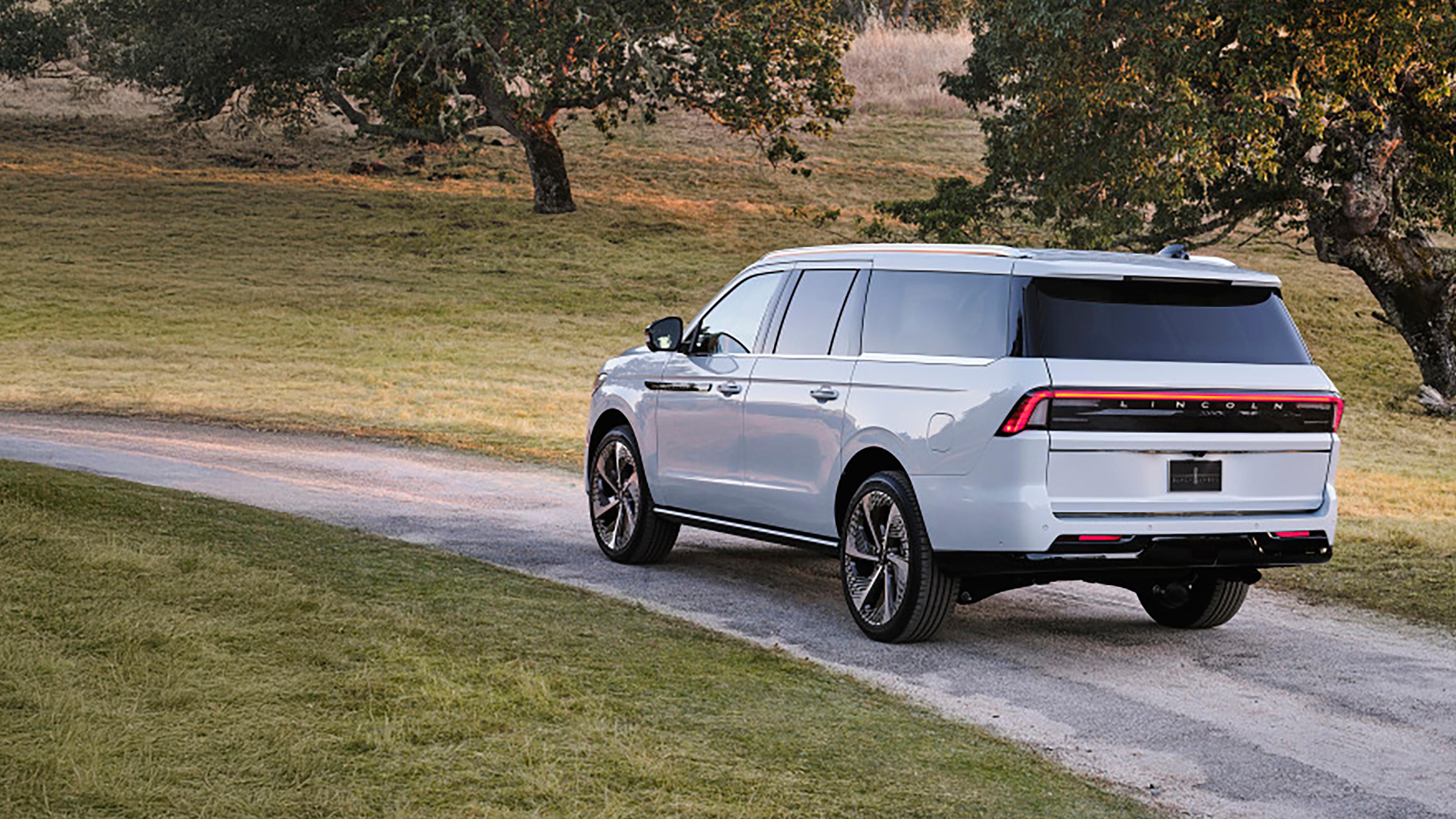 SUV Lincoln Black Label Navigator 2026 con plataforma de distancia entre ejes larga