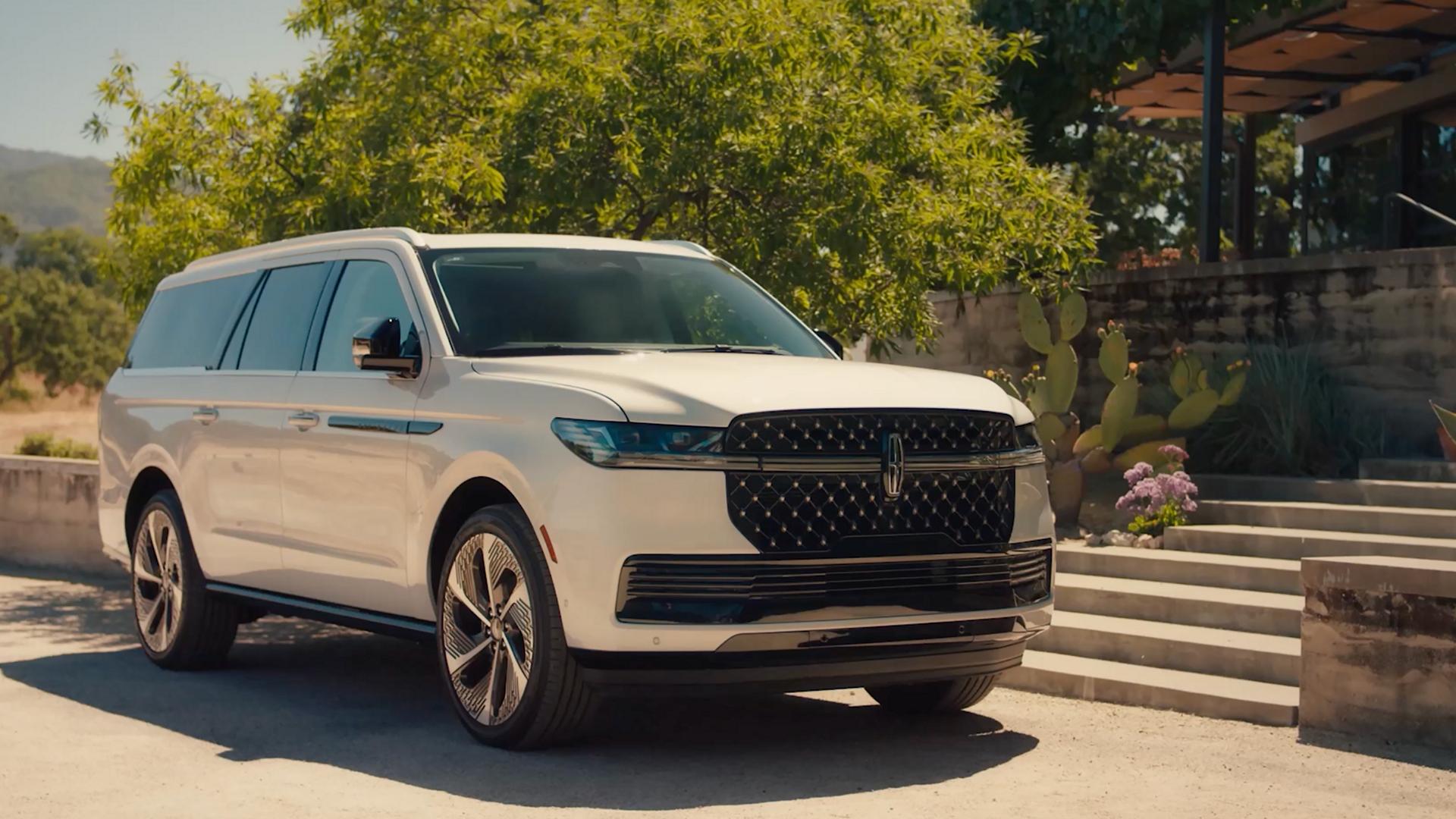 A 2027 Lincoln Navigator® SUV Is parked by a home in the southwest