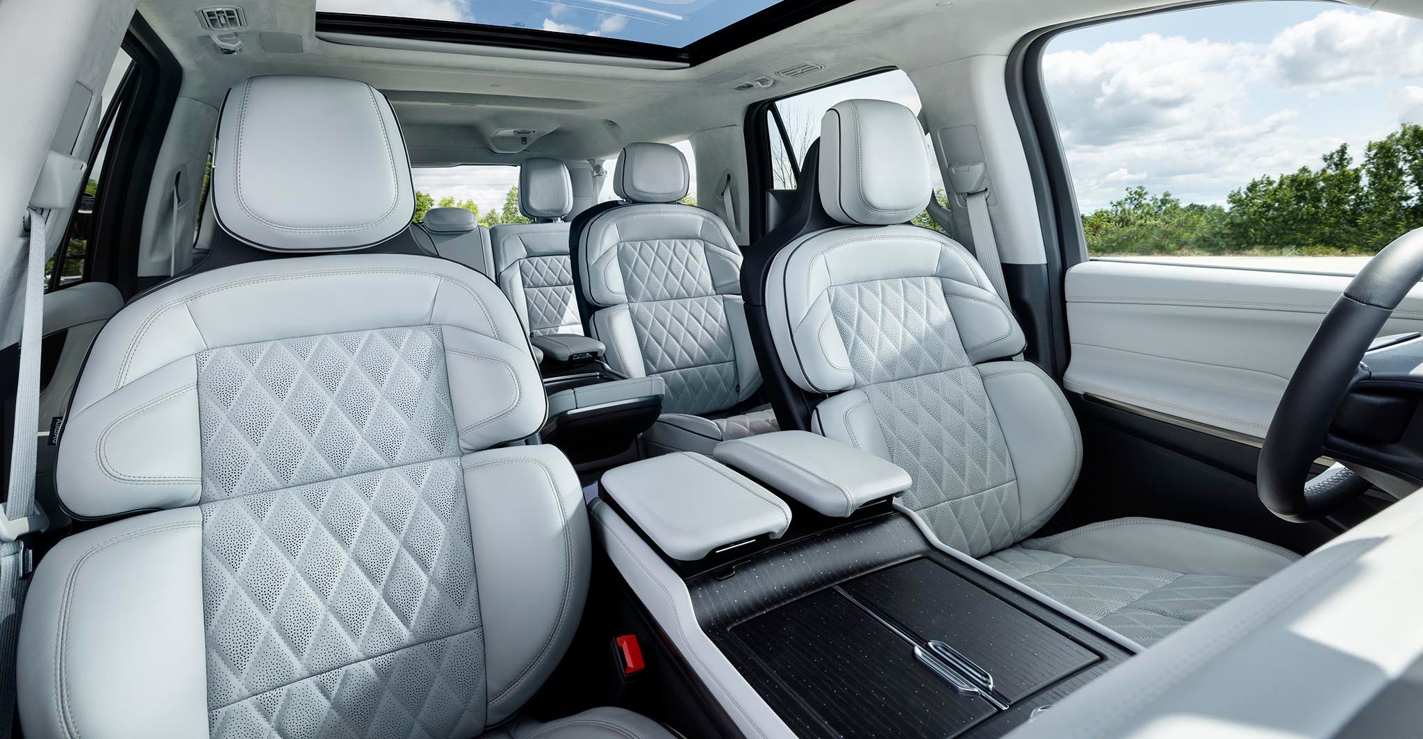 Lincoln Navigator Perfect Position front seats