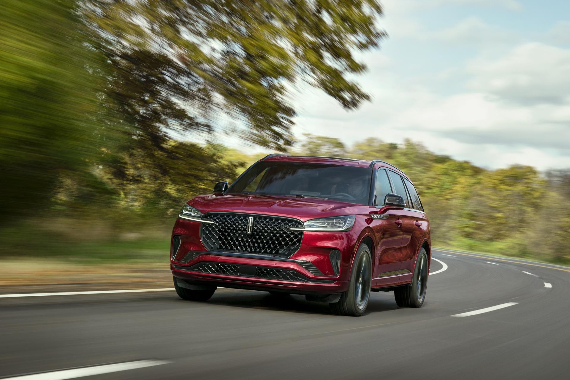 A 2027 Lincoln Aviator® SUV with the available Jet Appearance Package