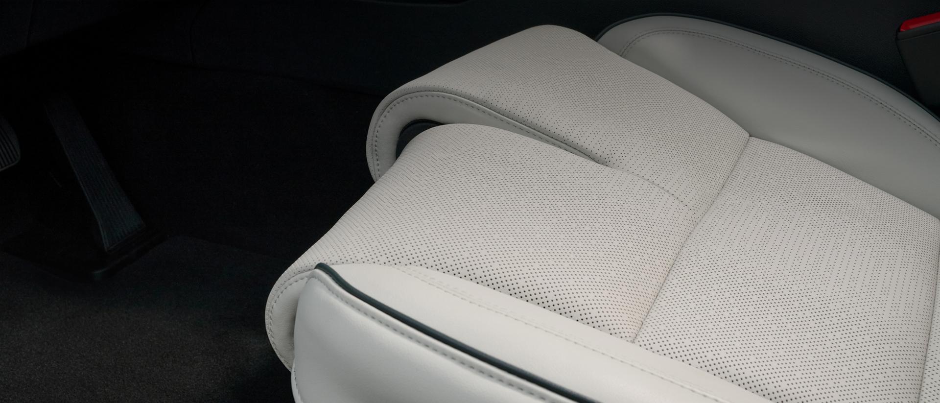 The knee bolsters of the a Perfect Position seat are shown in an adjusted state