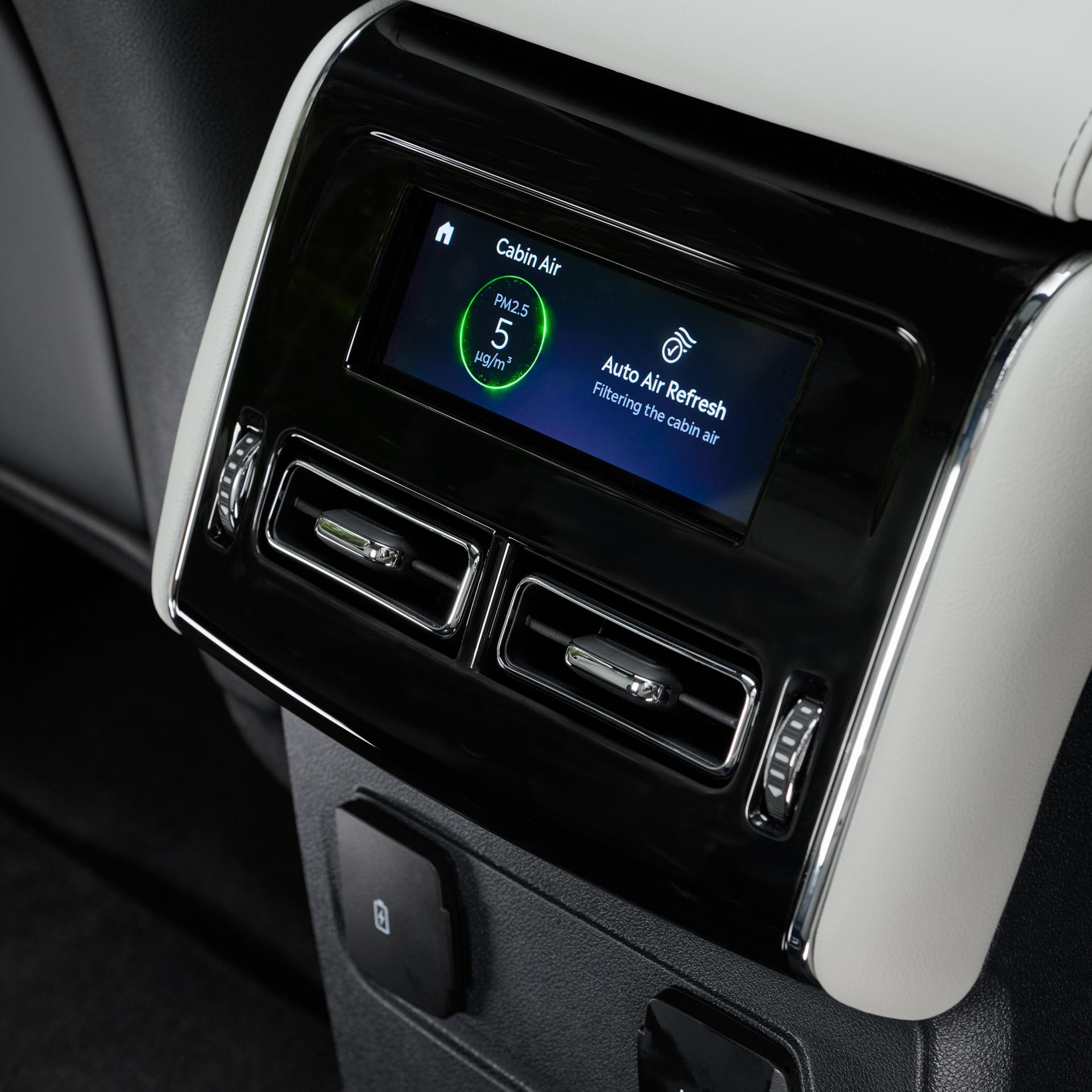 Second row temperature controls located in the second row of a 2027 Lincoln Aviator® SUV