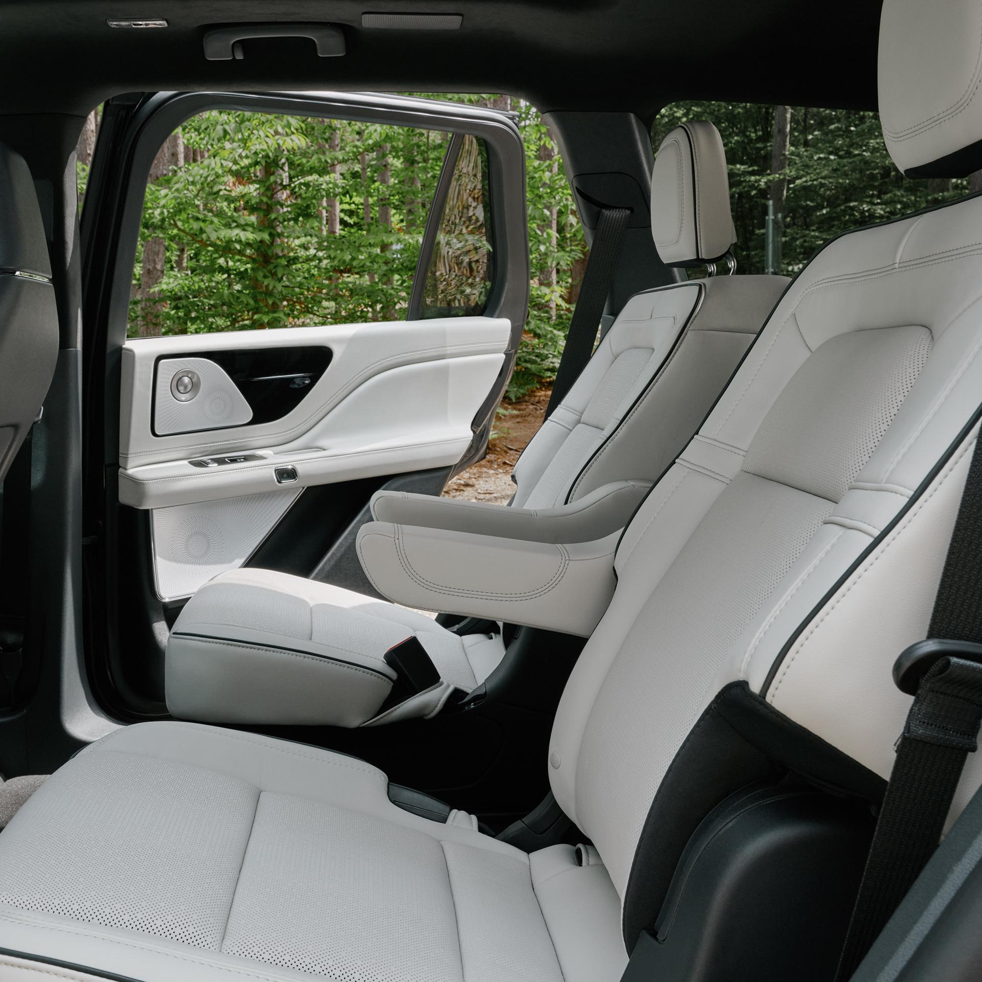 The second row of a 2027 Lincoln Aviator® Black Label™ SUV in the Moonbeam interior theme