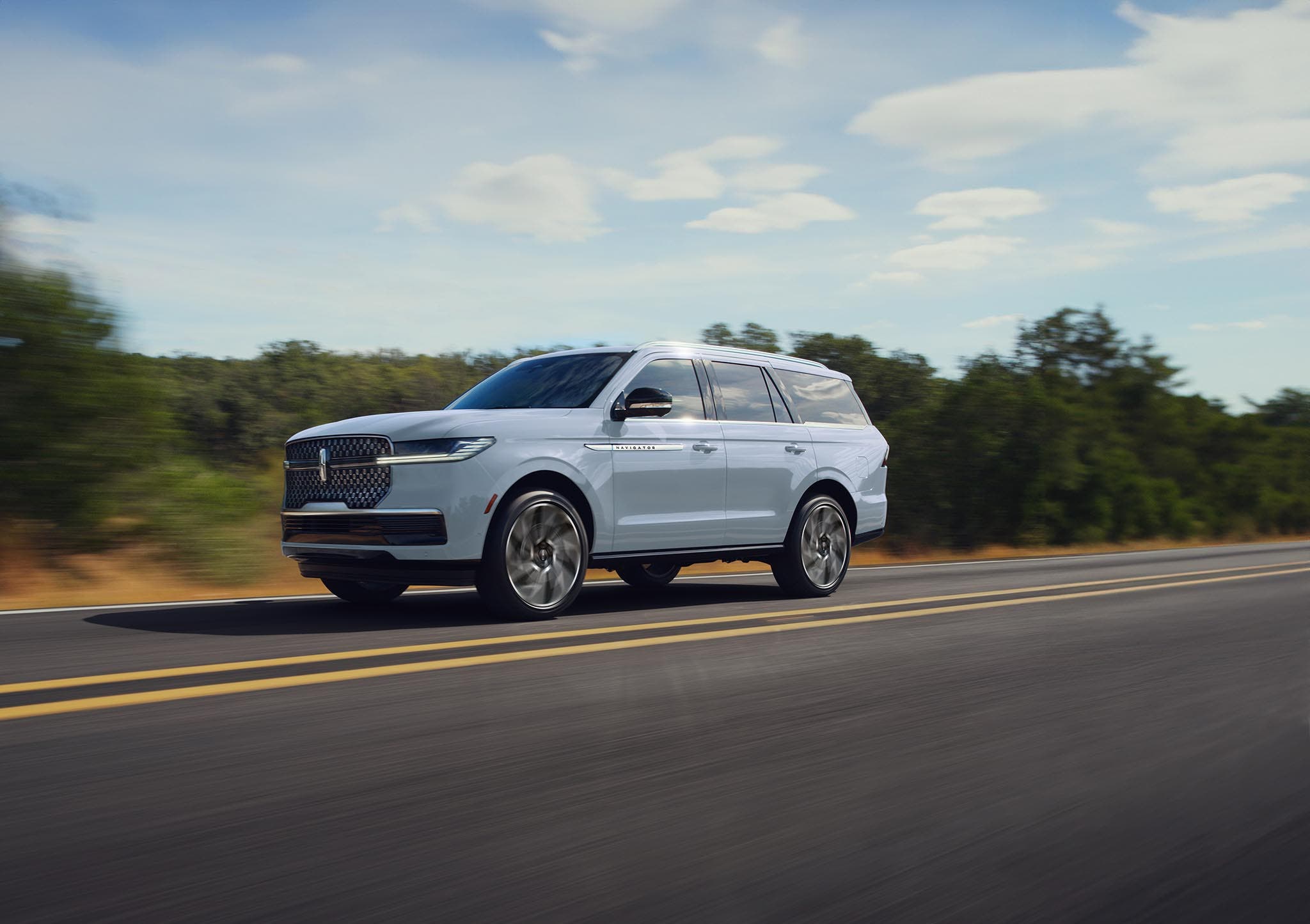 2027 Lincoln Navigator exterior styling and standard V6 power