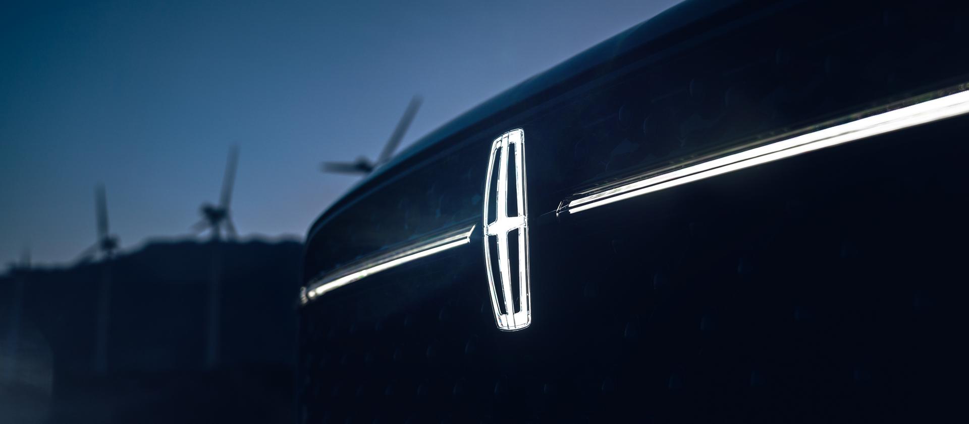 The Lincoln Star logo is in the center of the grille of a 2026 Lincoln Nautilus® SUV