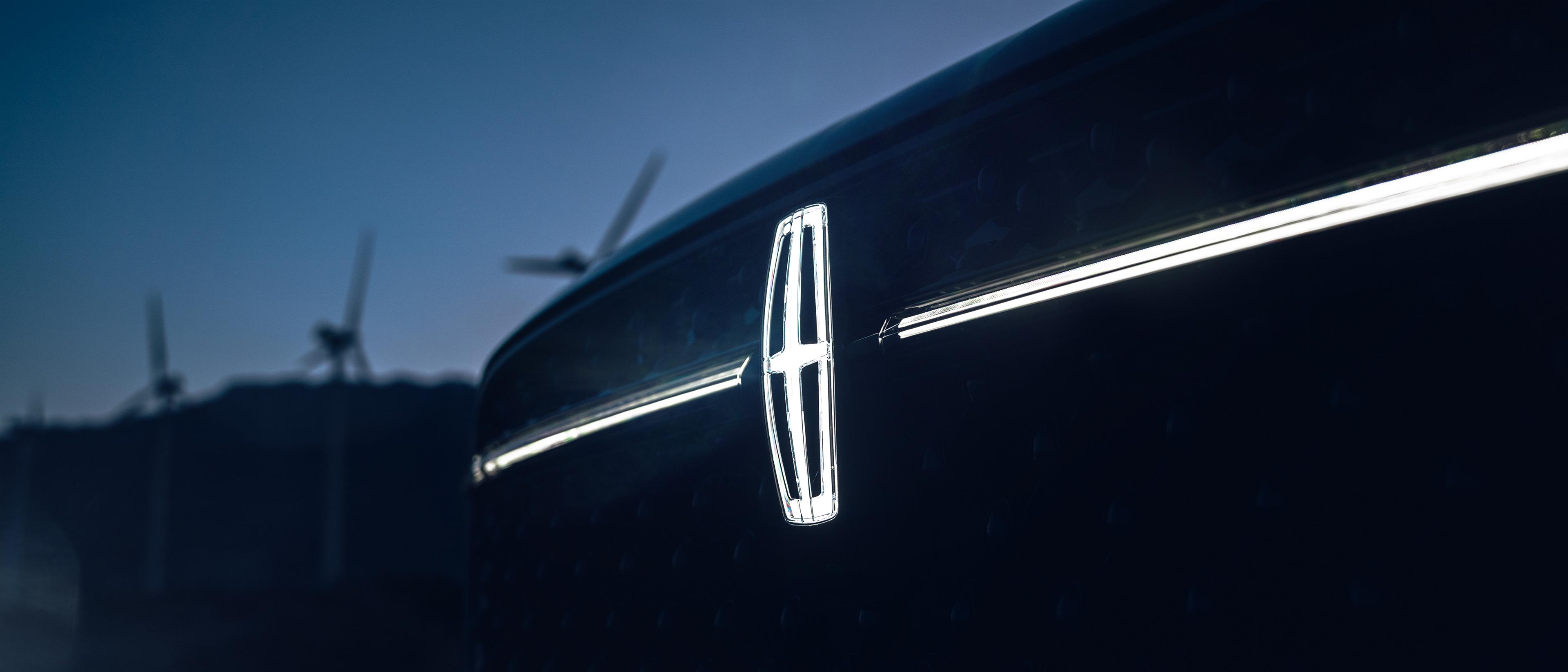 A Lincoln Star Logo is in the center of the grille of a 2026 Lincoln Nautilus® SUV