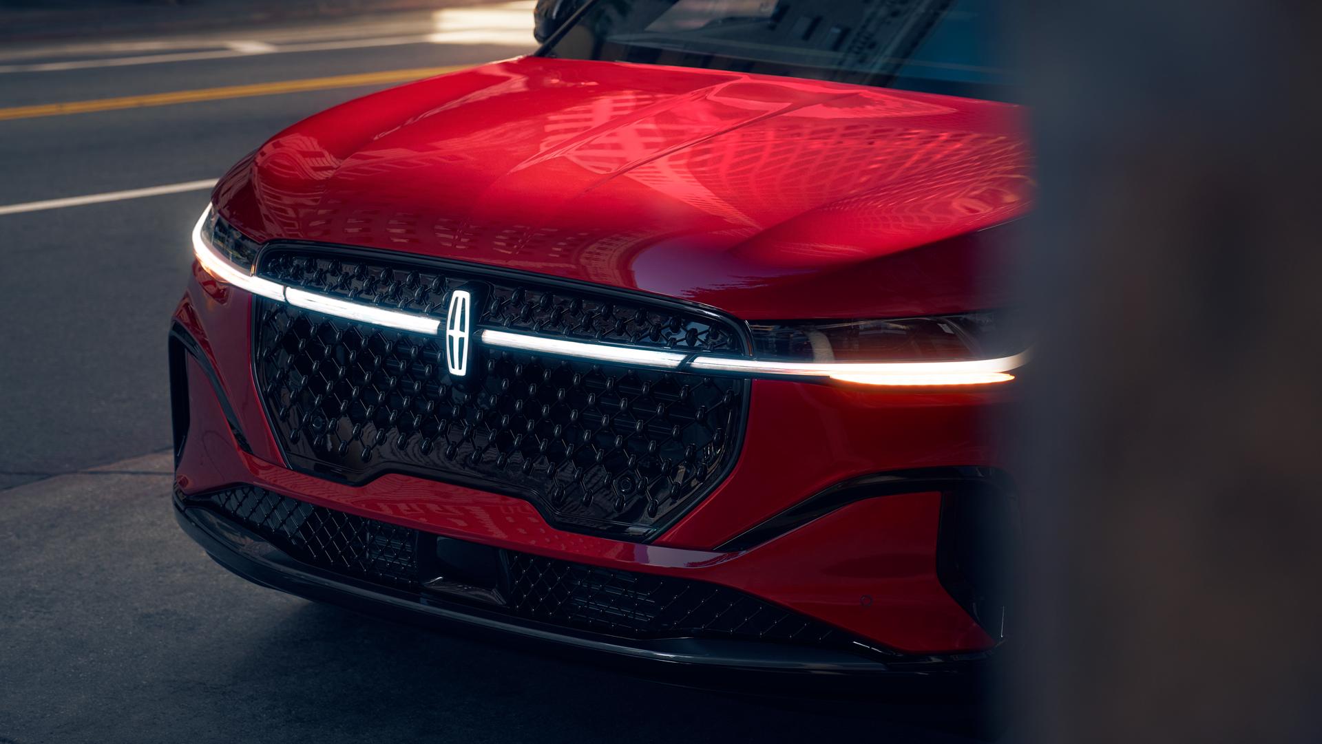 A 2026 Lincoln Nautilus® SUV with the available Jet Appearance Package
