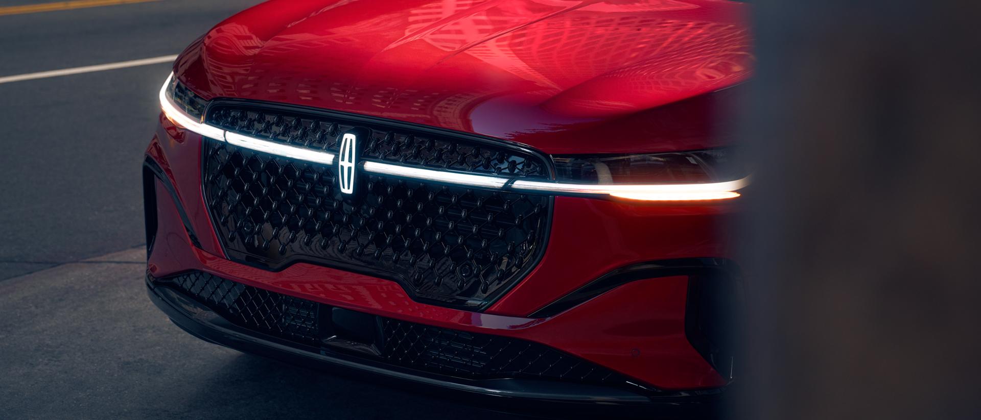 A 2026 Lincoln Nautilus® SUV with the available Jet Appearance Package