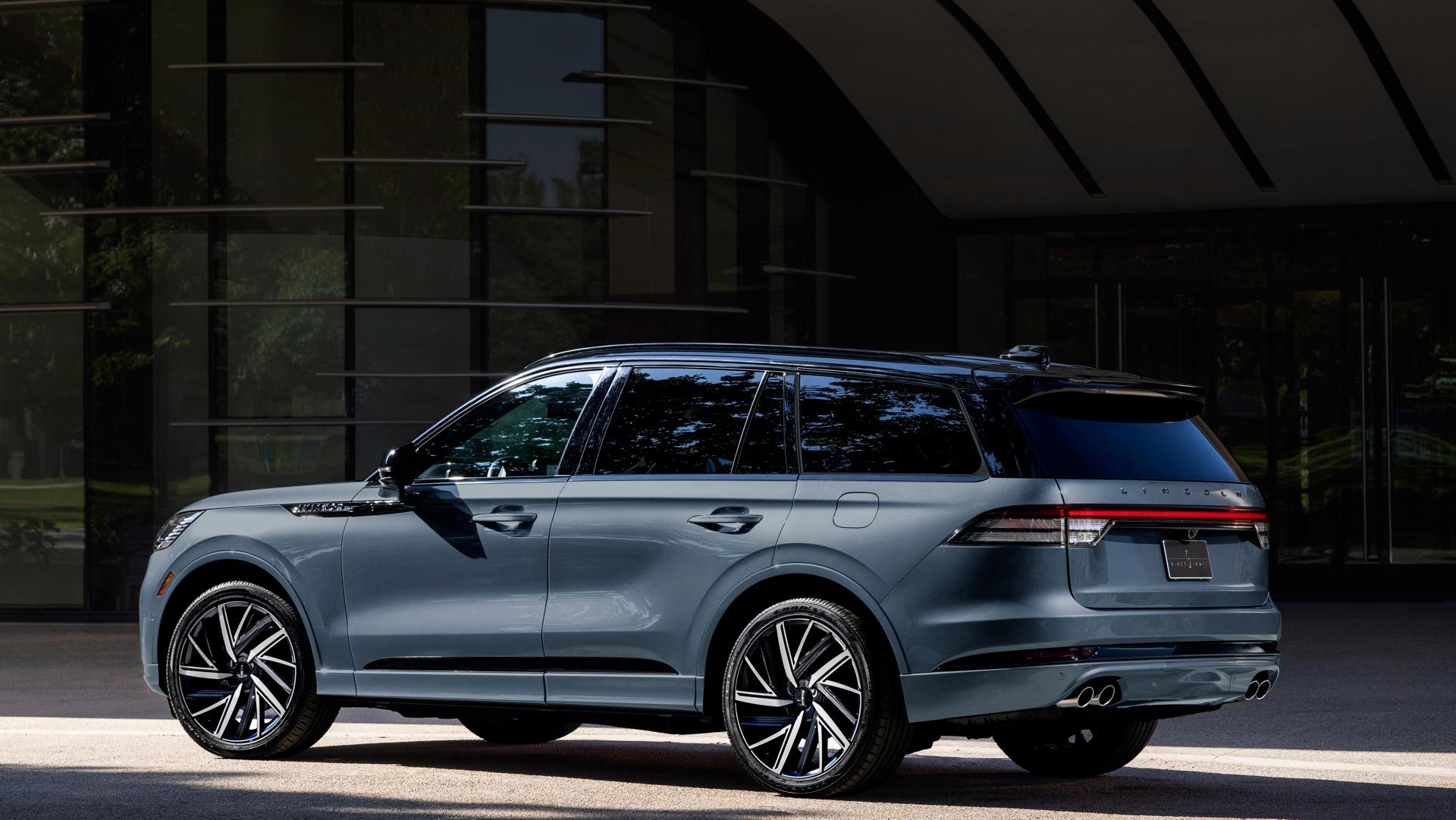 A 2025 Lincoln Black Label™ Aviator® SUV with the available Special Edition Package