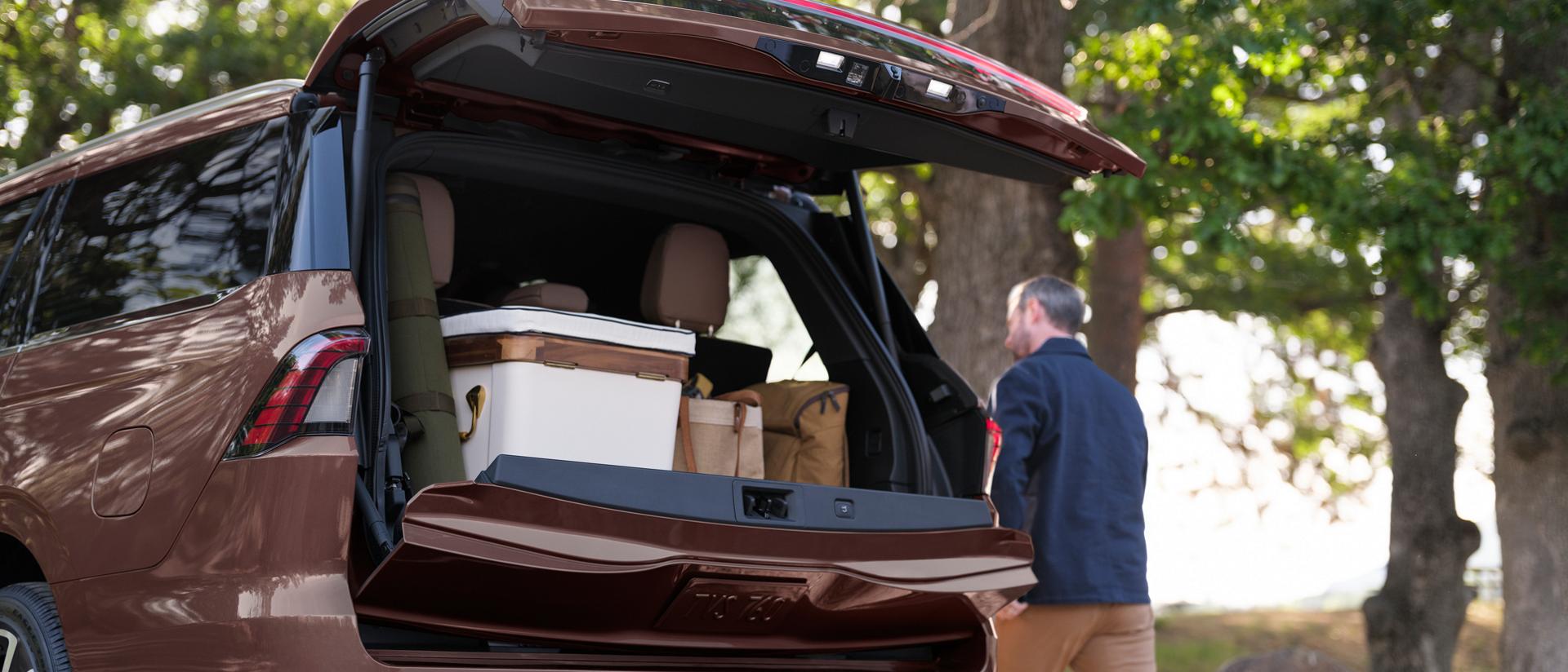 The Lincoln Split Gate is opening to reveal the tailgate and the cargo space
