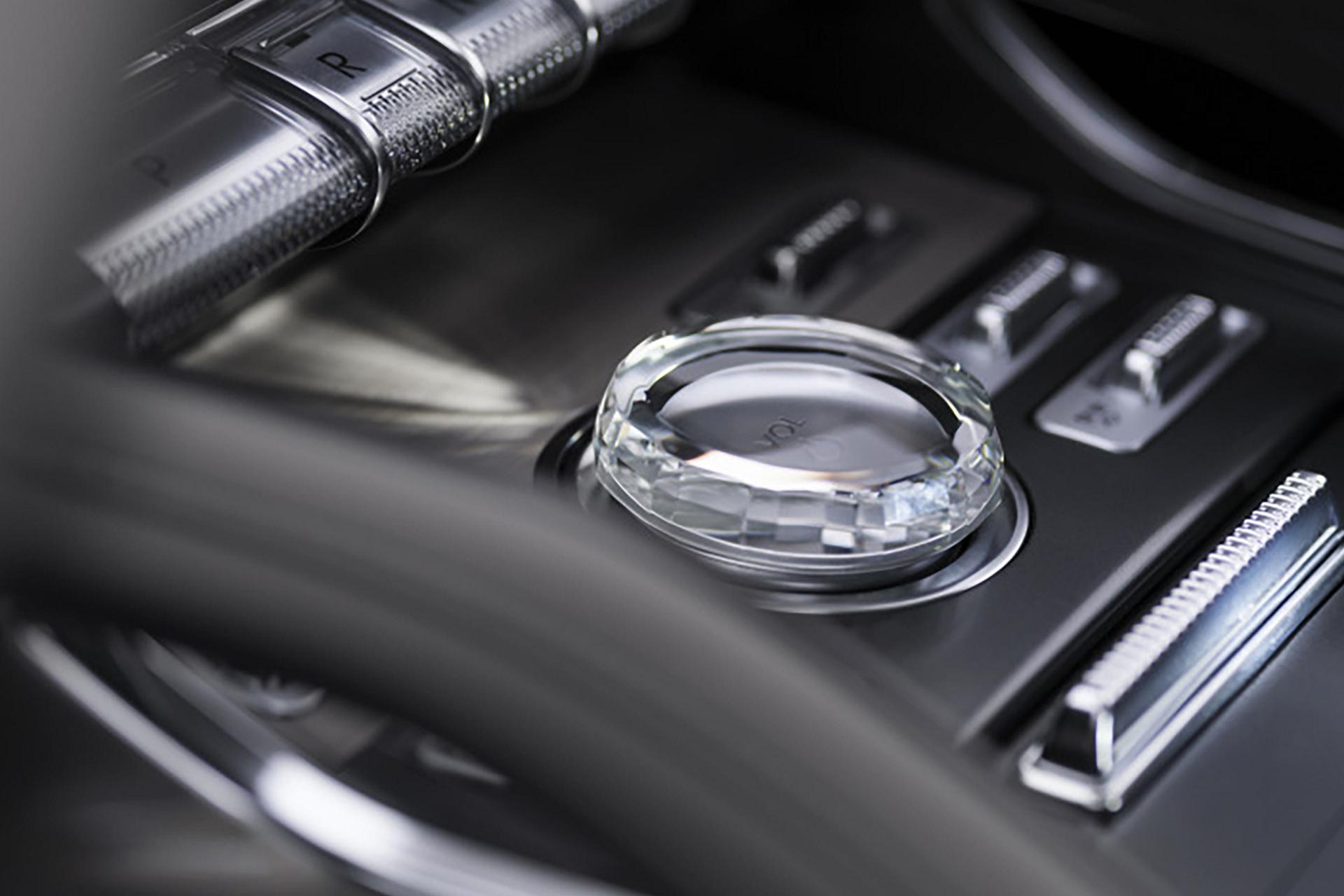 The crystal-inspired volume knob inside a 2026 Lincoln Nautilus® SUV