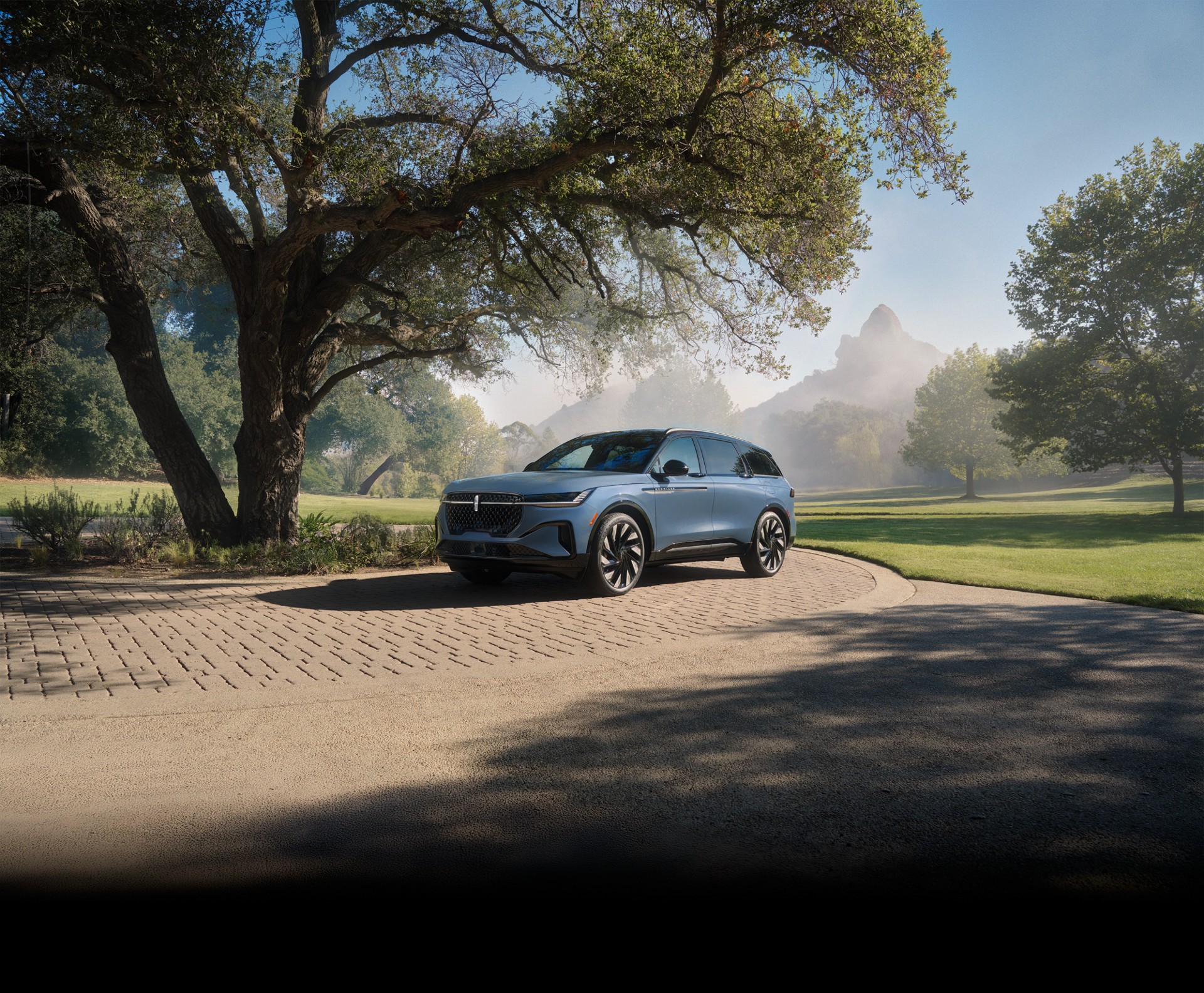 2026 Lincoln Nautilus in urban environment