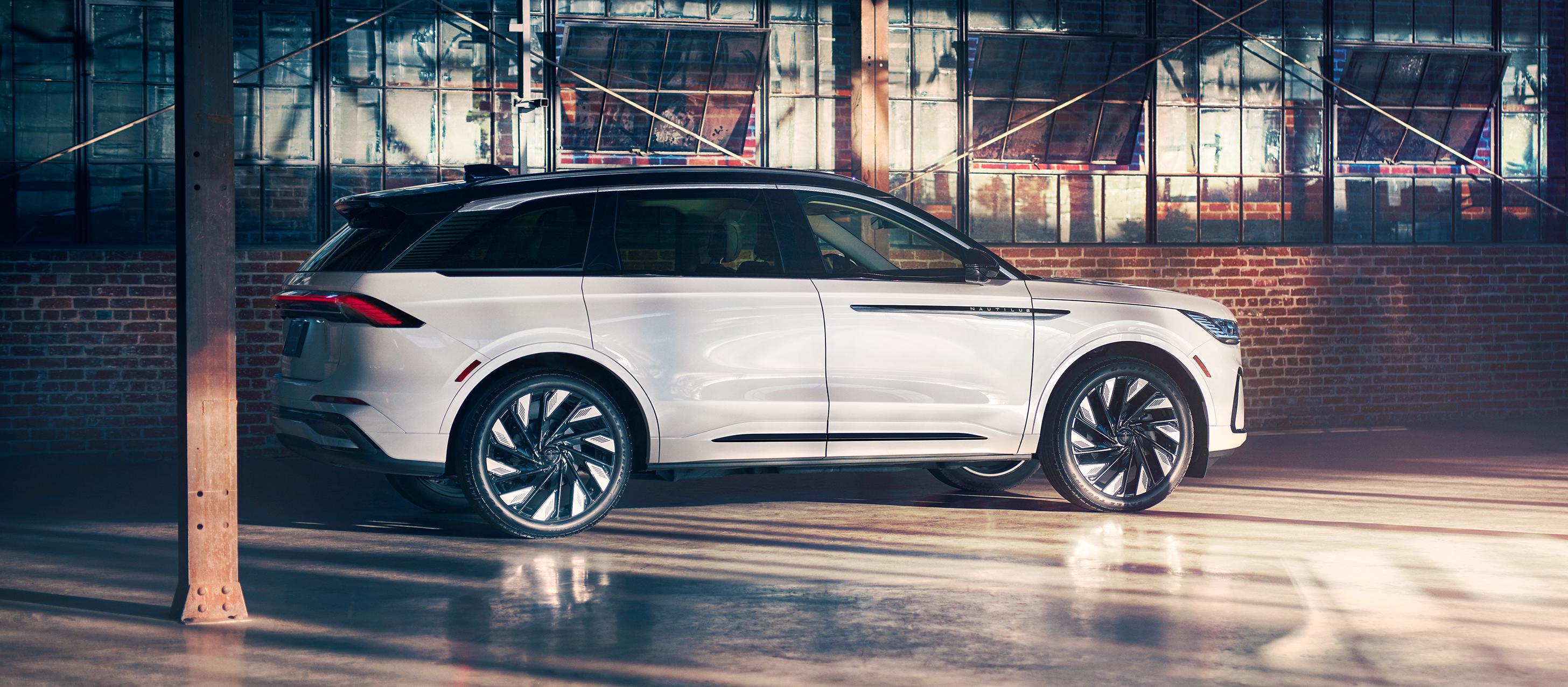 A 2026 Lincoln Black Label™ Nautilus in Pristine White