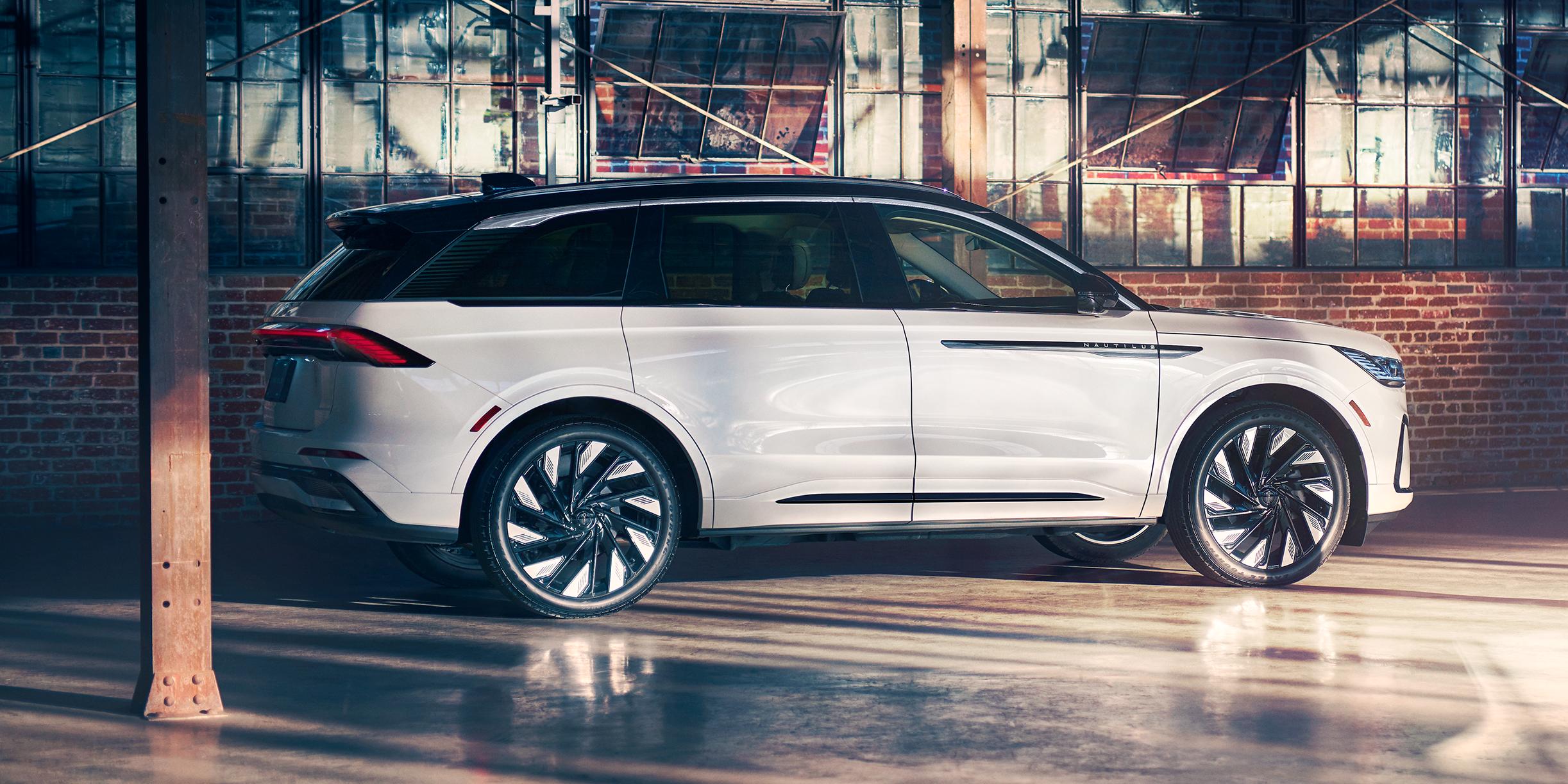 A 2026 Lincoln Black Label™ Nautilus® SUV outfitted with the available Jet Appearance Package