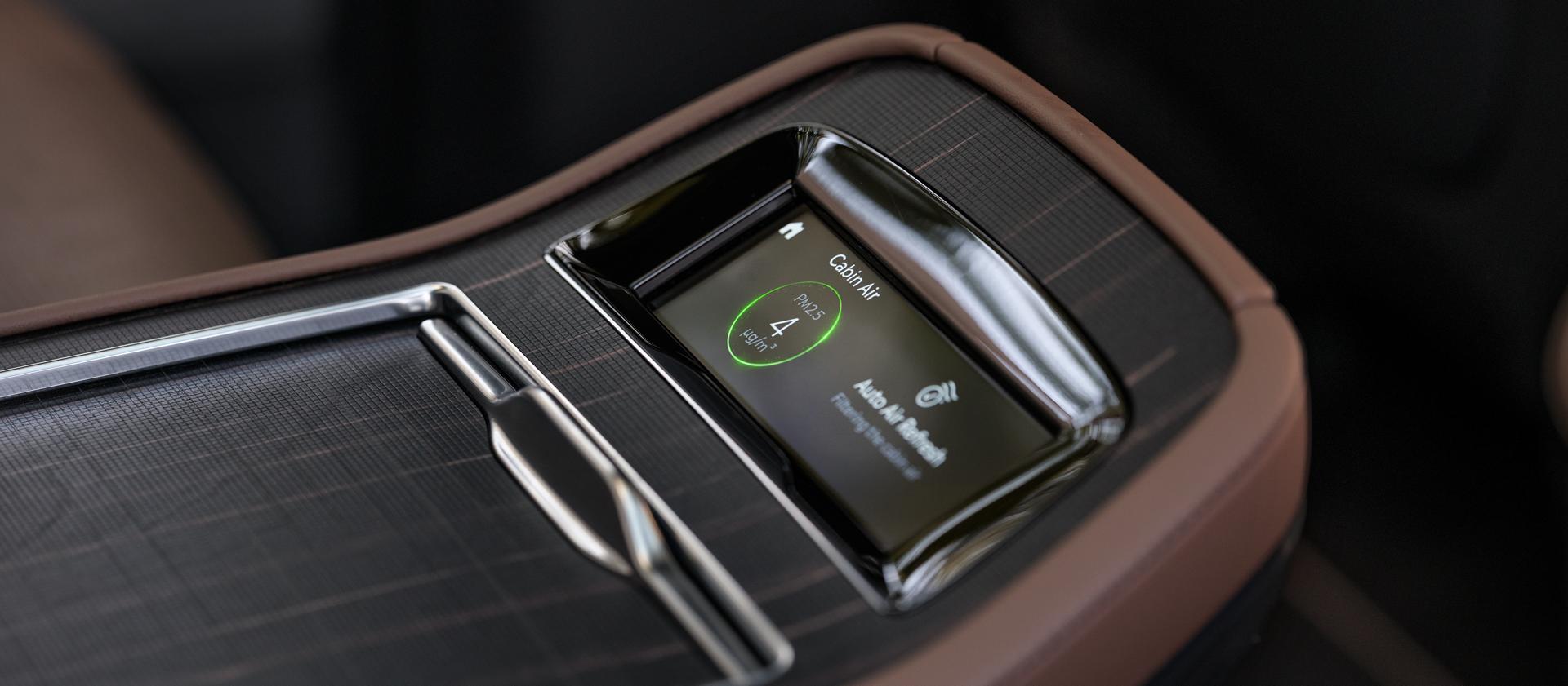 The Horizon Grid real-wood appliqué carries through to the second row controls in the 2027 Lincoln Navigator® Black Label™ SUV